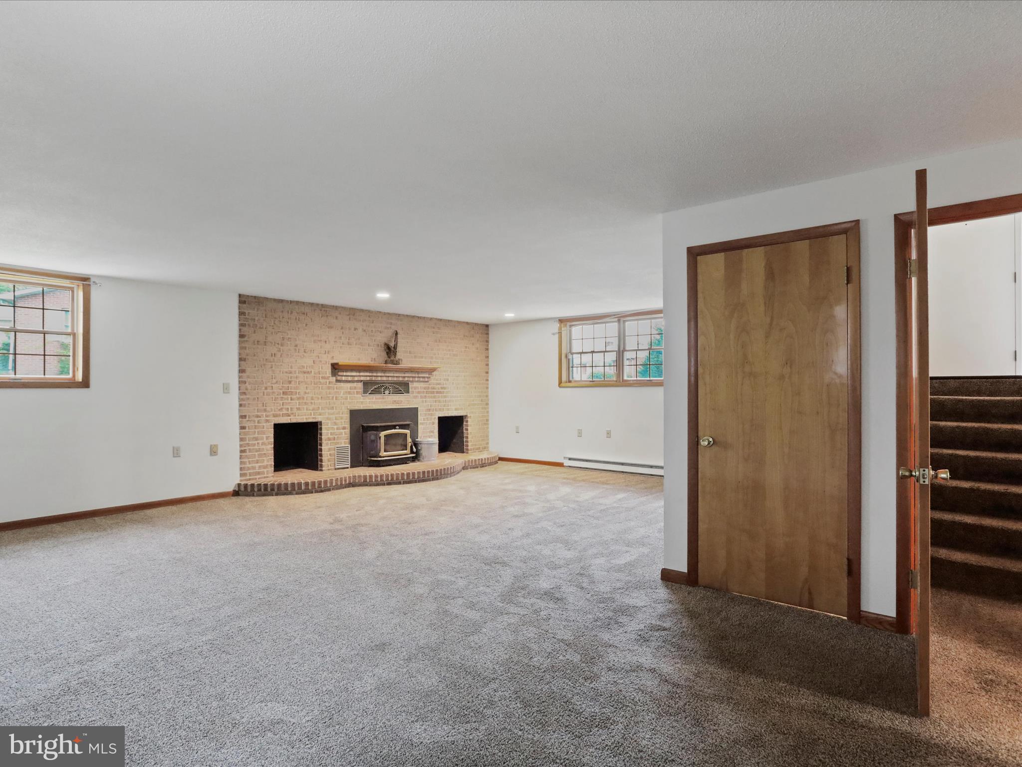 MOUNTAIN VIEW ACRES - Residential