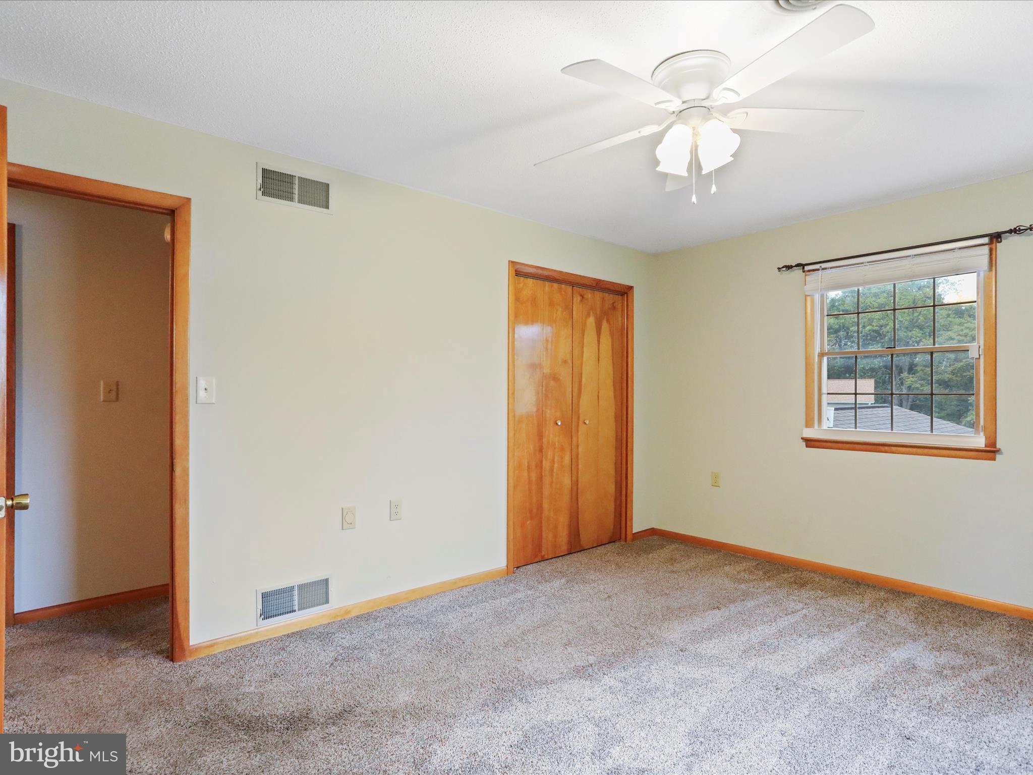 MOUNTAIN VIEW ACRES - Residential