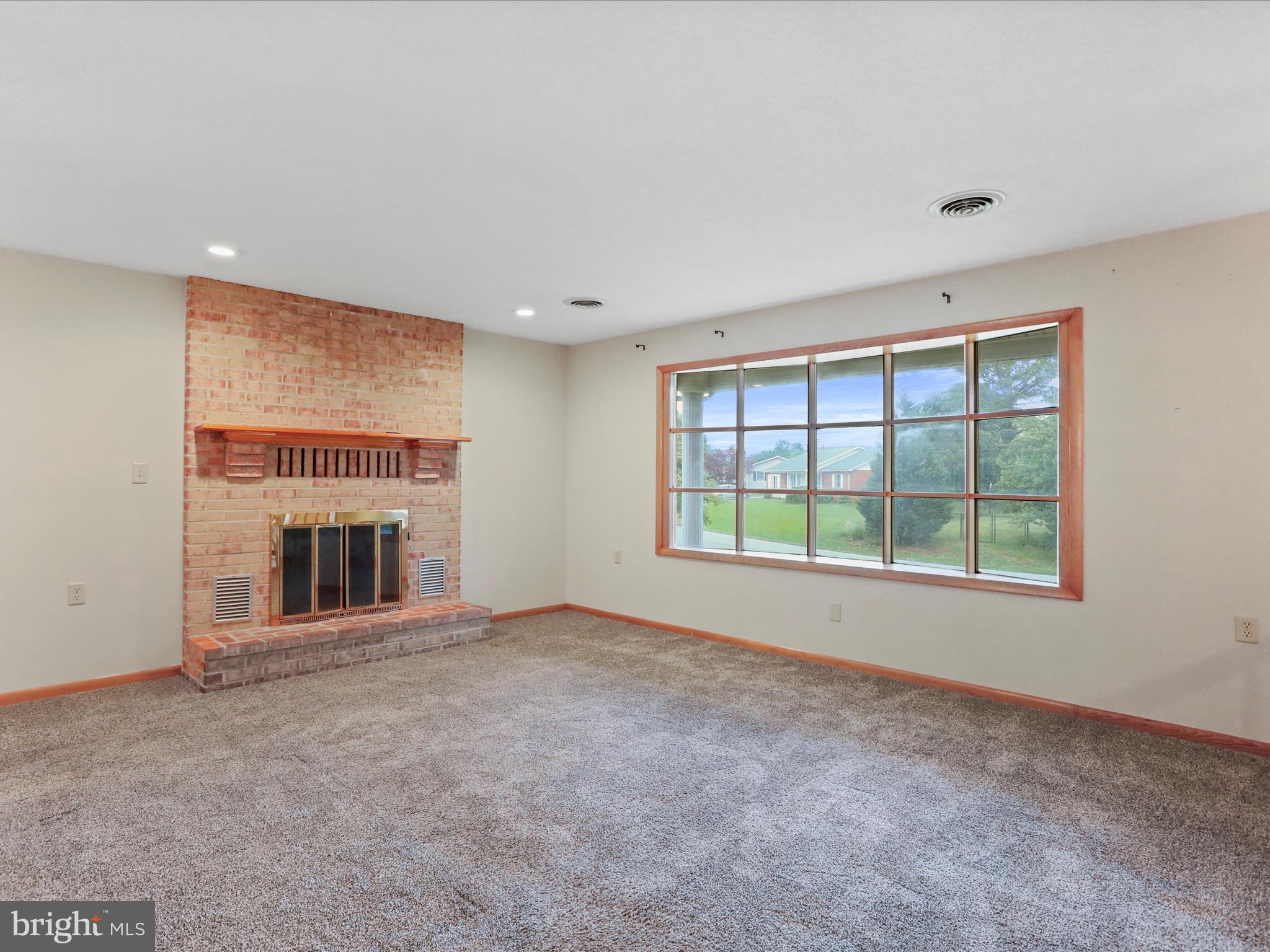 MOUNTAIN VIEW ACRES - Residential