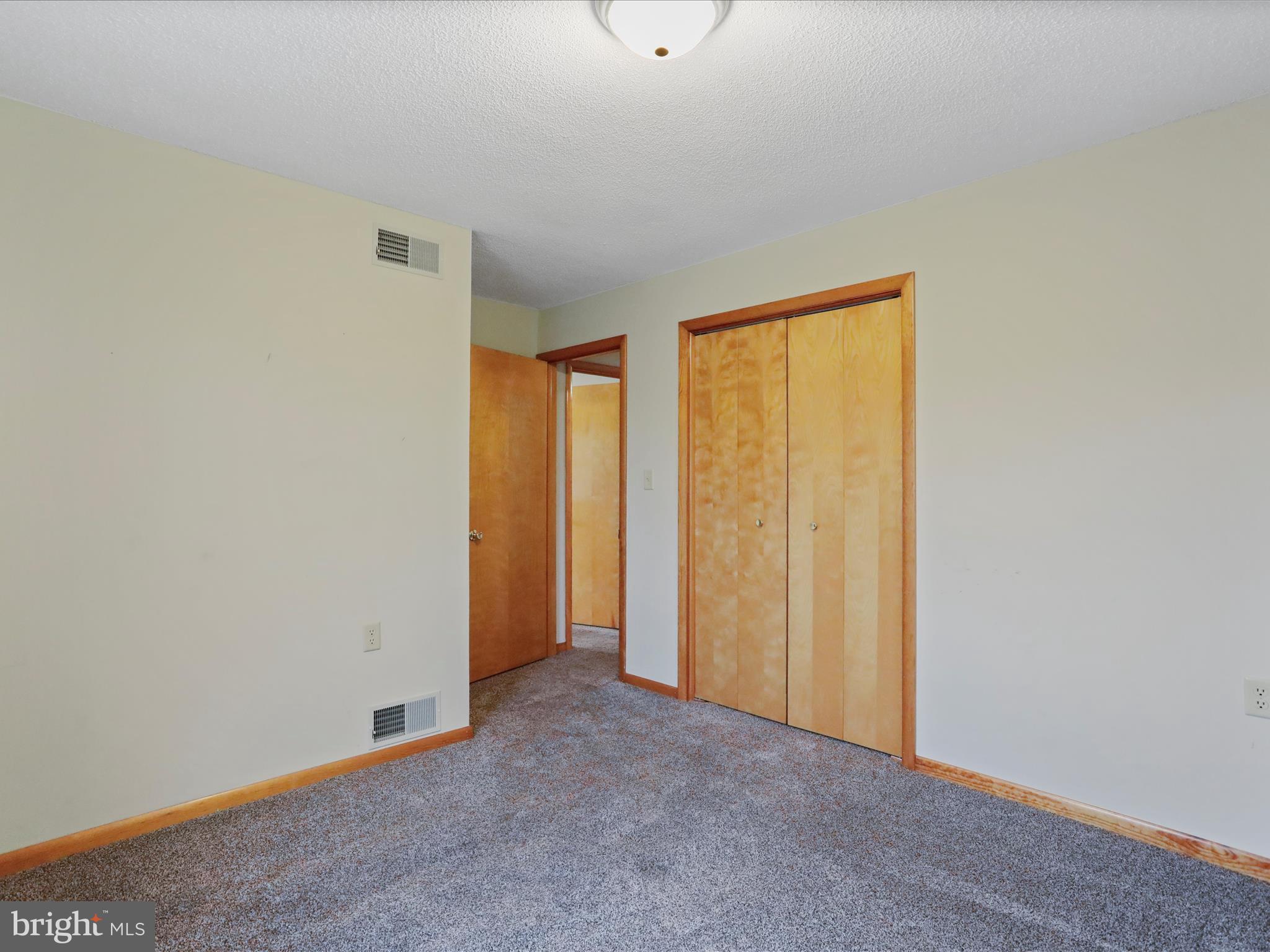 MOUNTAIN VIEW ACRES - Residential