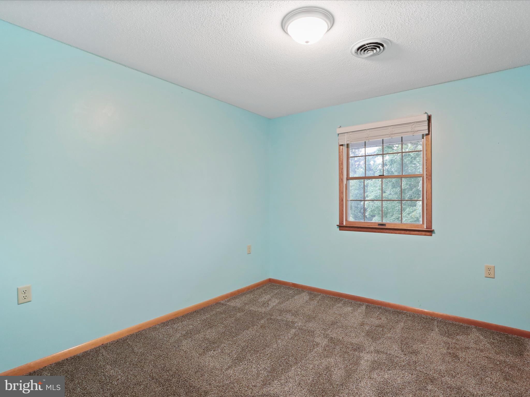 MOUNTAIN VIEW ACRES - Residential