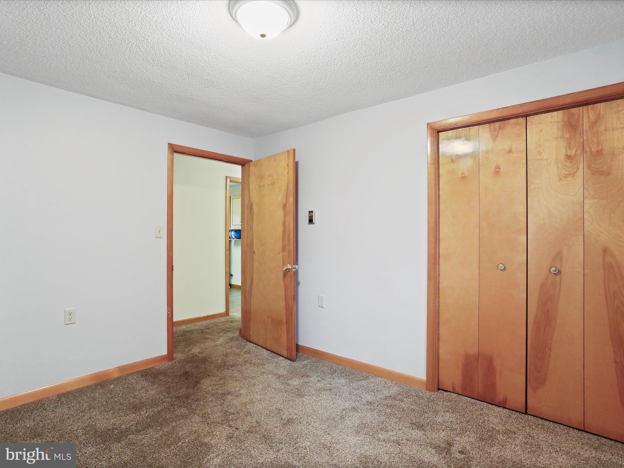 MOUNTAIN VIEW ACRES - Residential