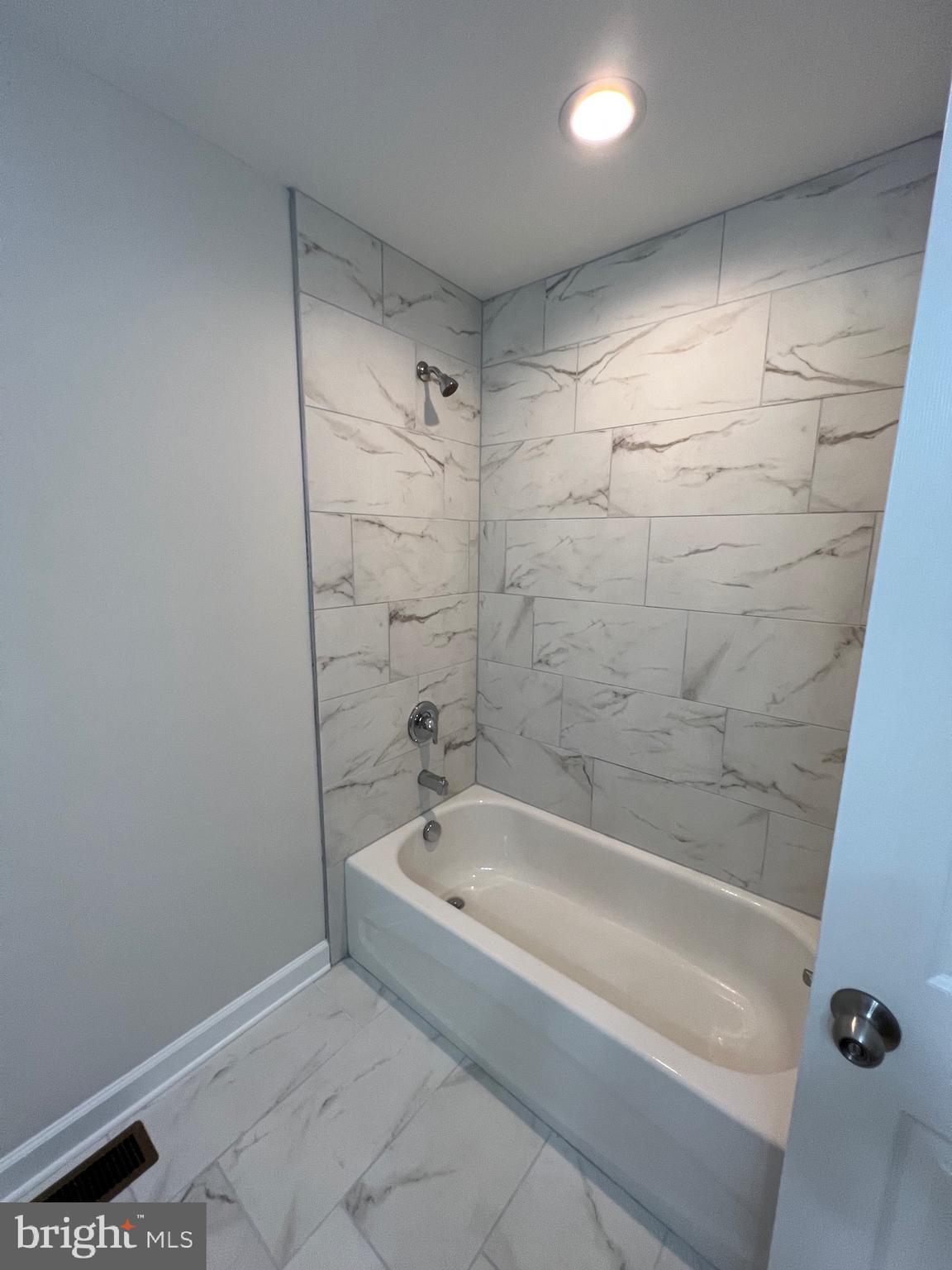 GLEBE HARBOR - Residential