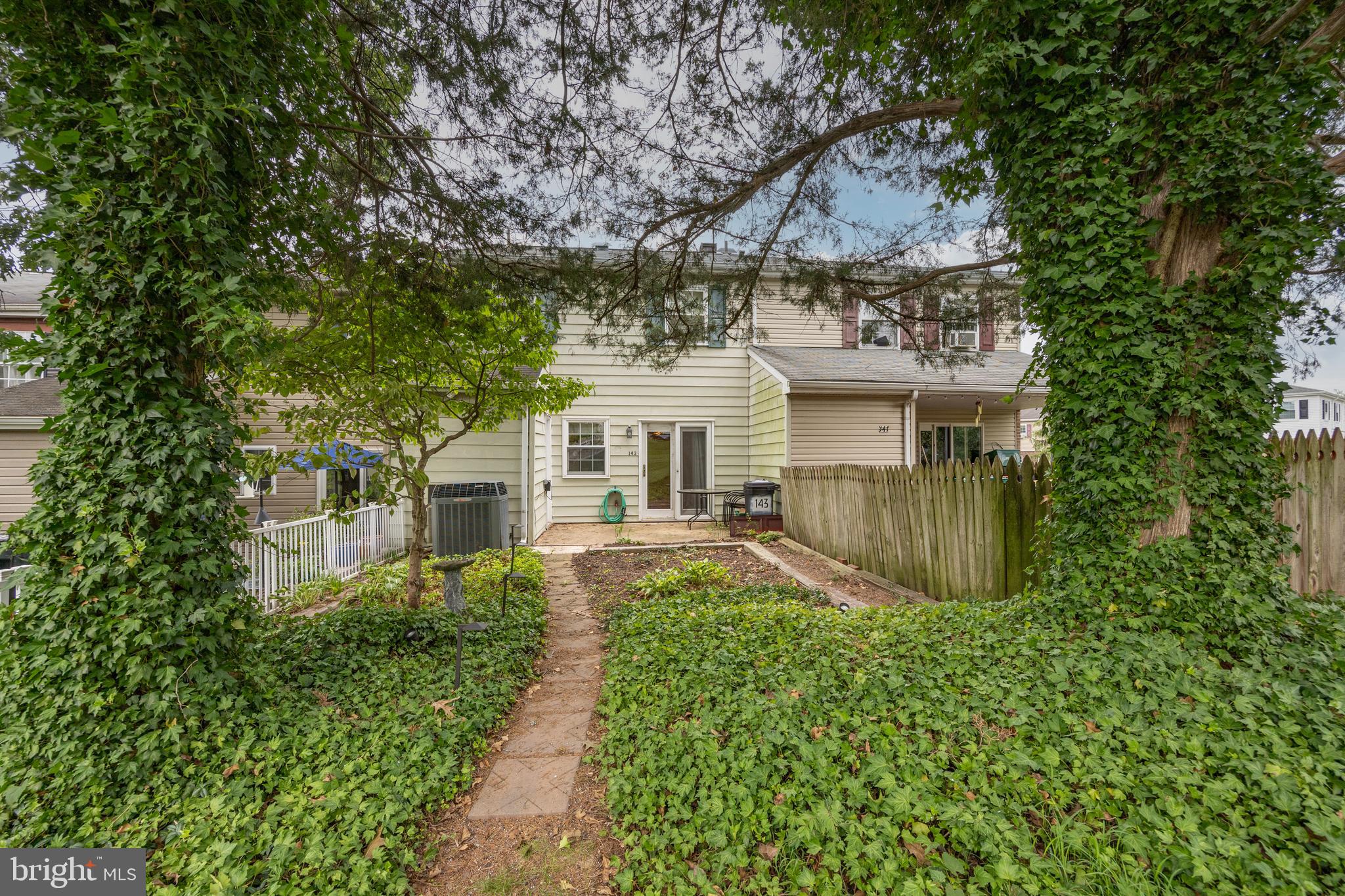 MAPLE HILL - Residential