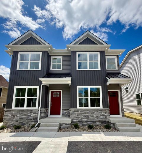 Townhouse For Sale - 2 Arbutus Avenue<br/> NEW CASTLE, DE 19720