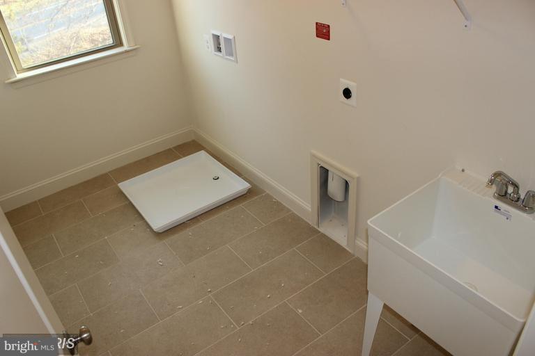 VALLEY VIEW ESTATES - Residential Lease