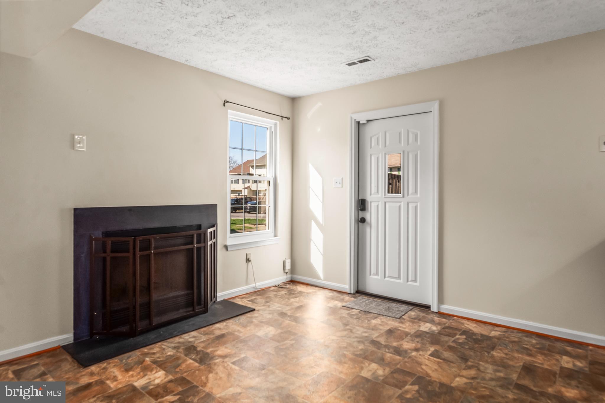 ST CHARLES HAMPSHIRE - Residential