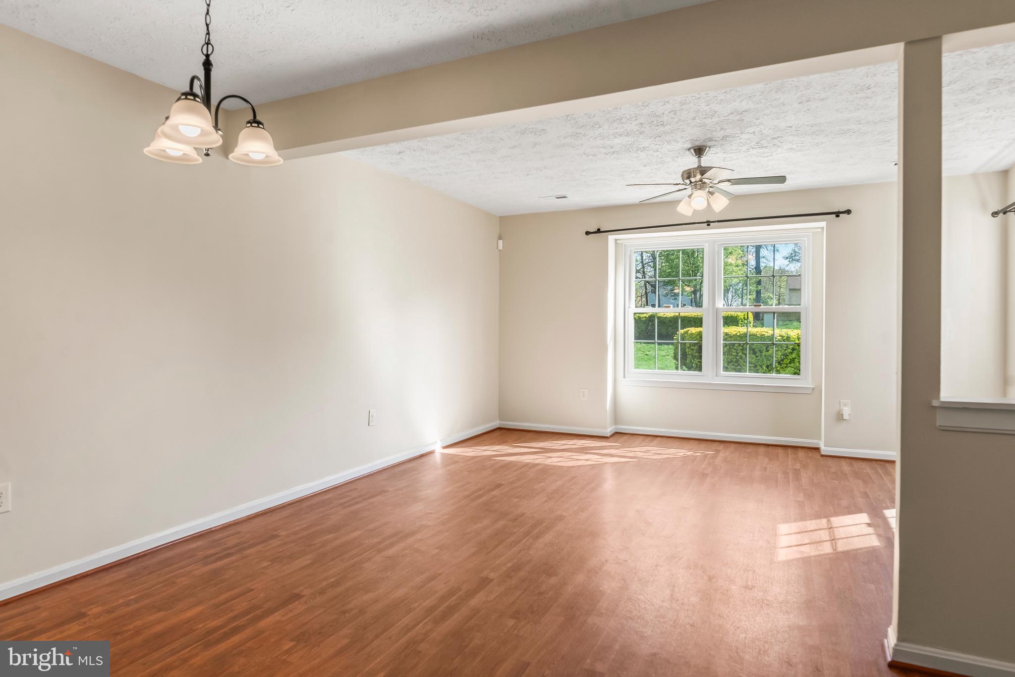 ST CHARLES HAMPSHIRE - Residential