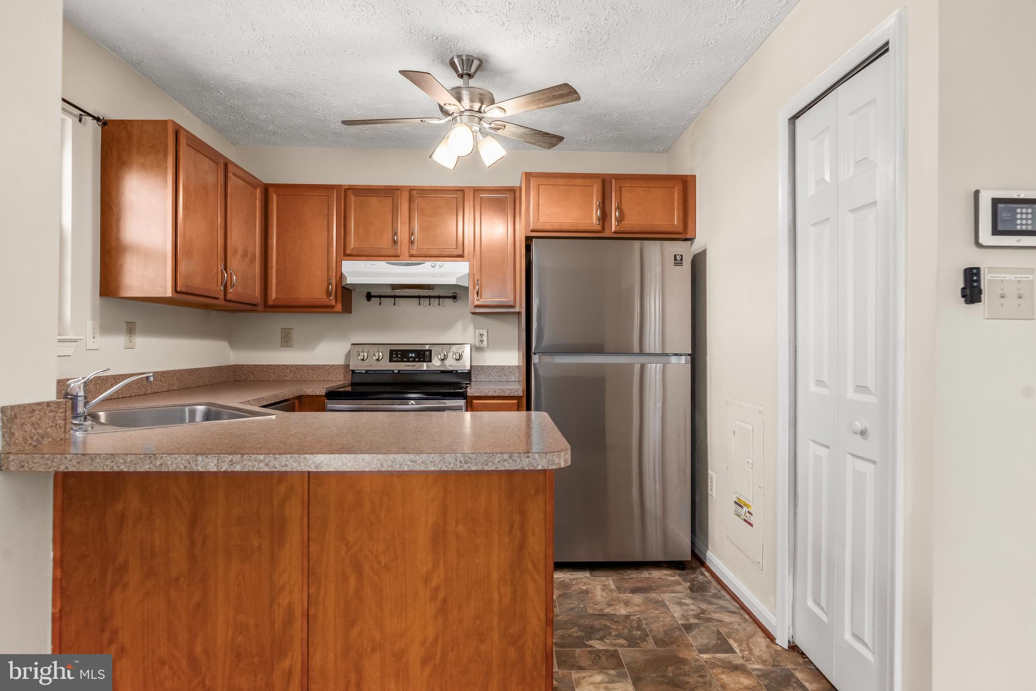 ST CHARLES HAMPSHIRE - Residential