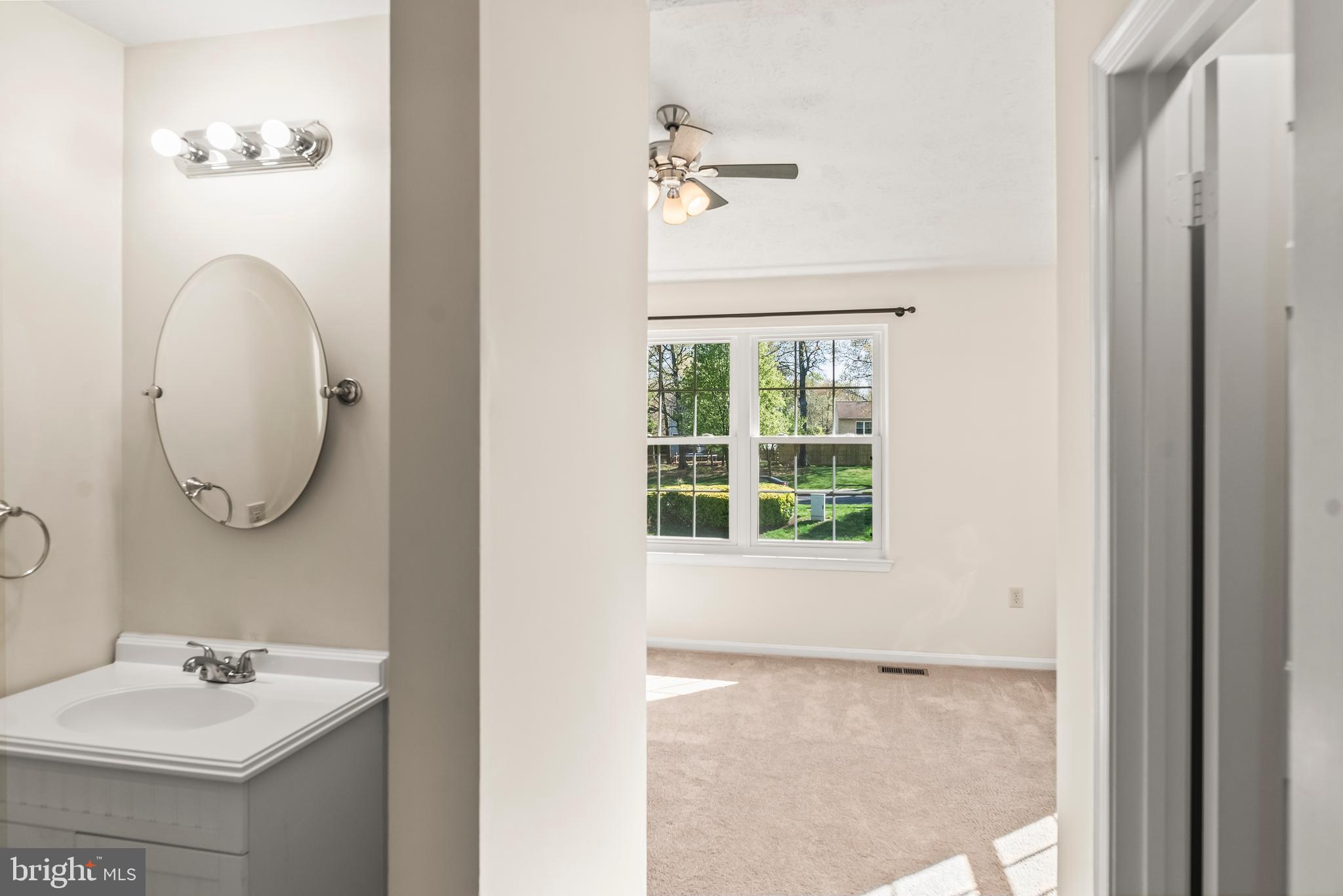 ST CHARLES HAMPSHIRE - Residential