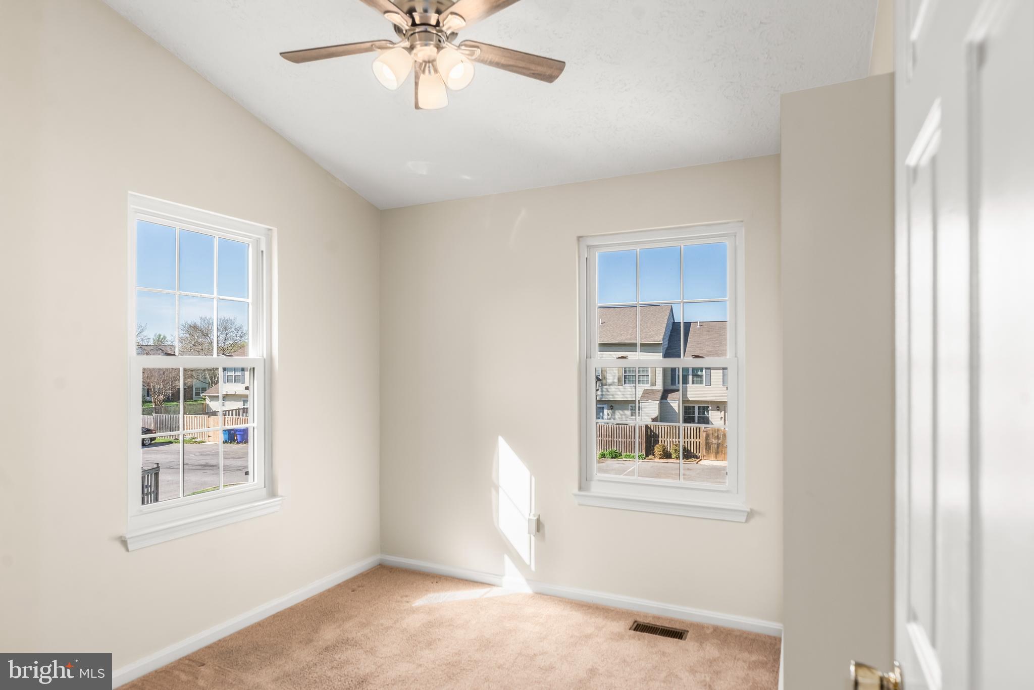 ST CHARLES HAMPSHIRE - Residential