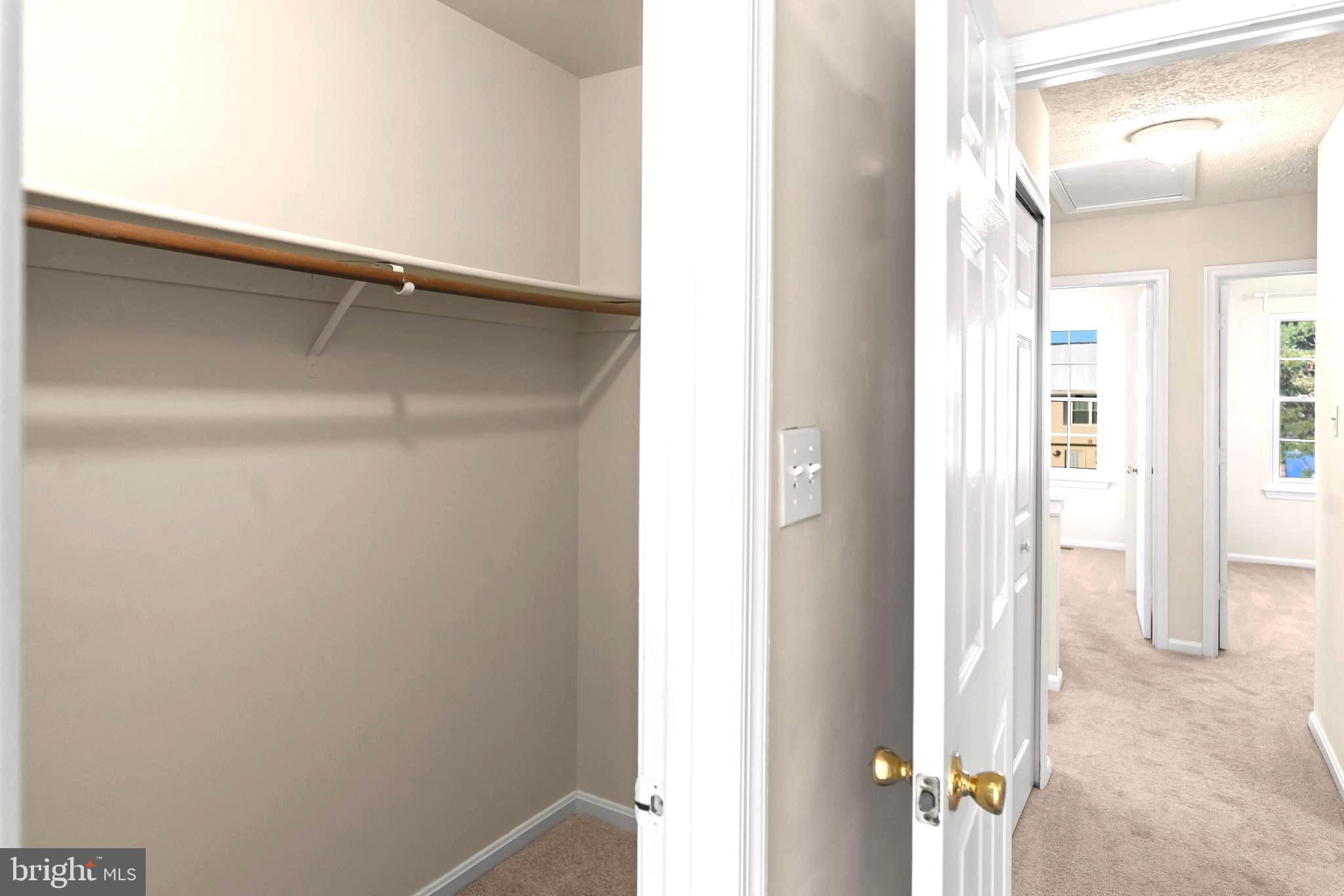 ST CHARLES HAMPSHIRE - Residential