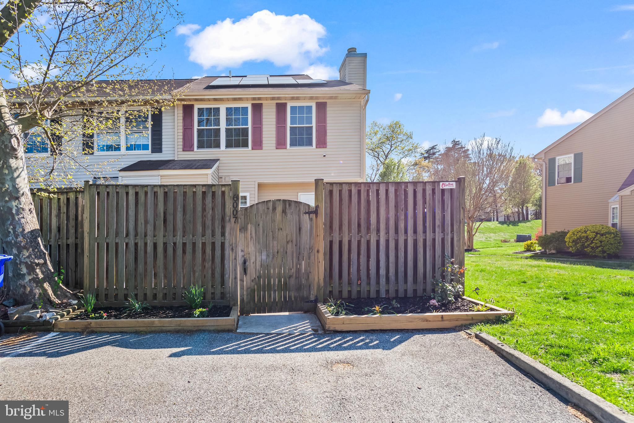 ST CHARLES HAMPSHIRE - Residential