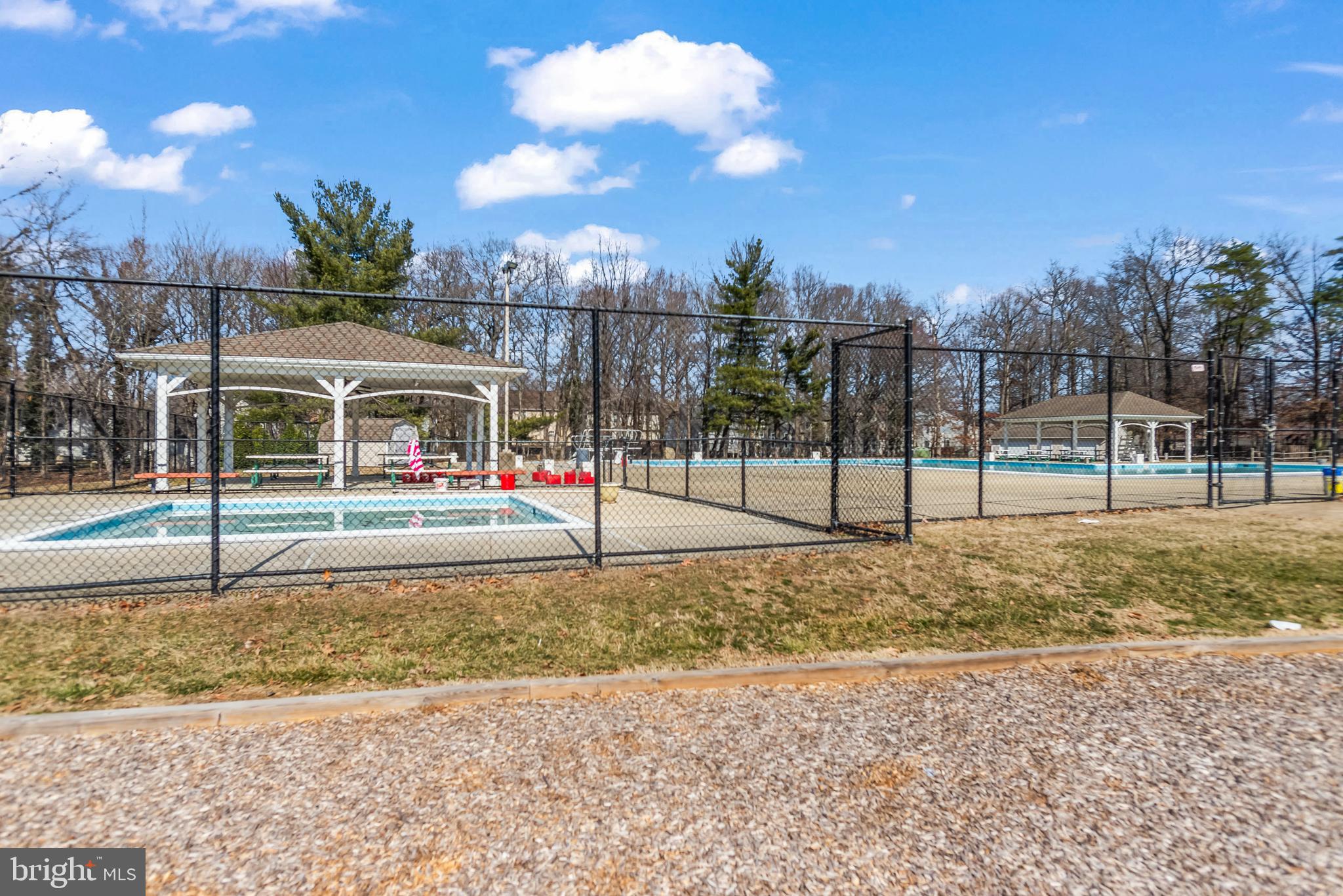 ST CHARLES HAMPSHIRE - Residential