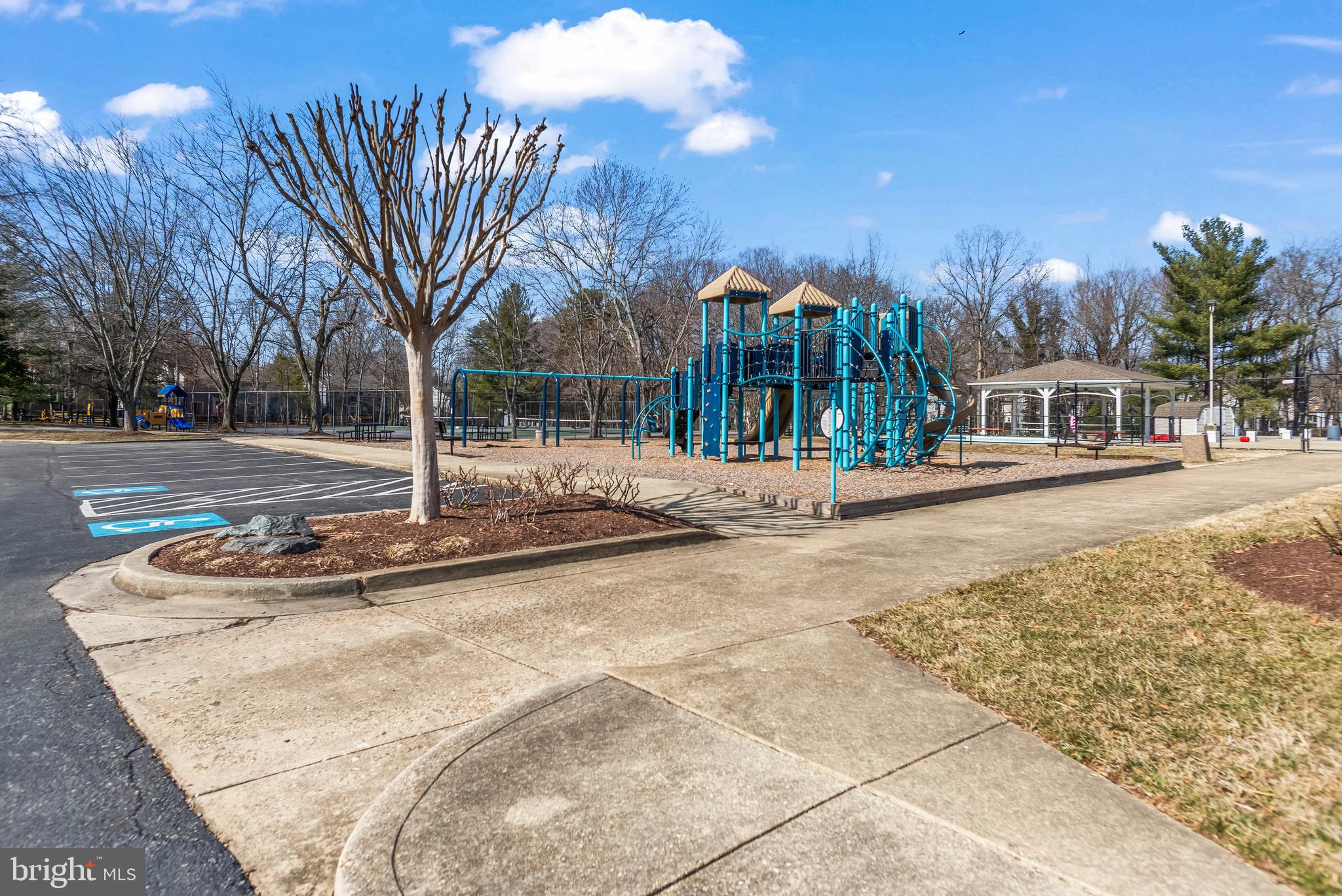 ST CHARLES HAMPSHIRE - Residential