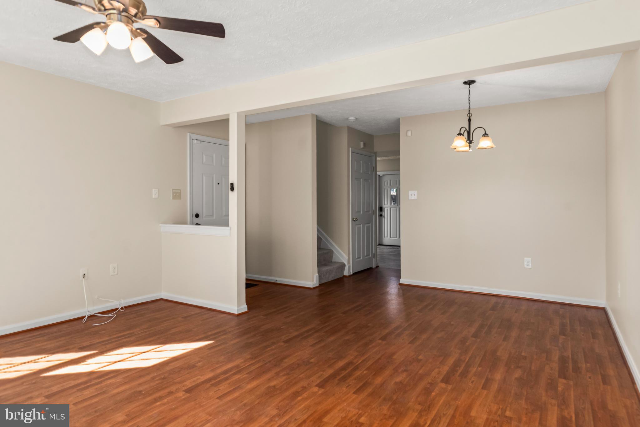 ST CHARLES HAMPSHIRE - Residential