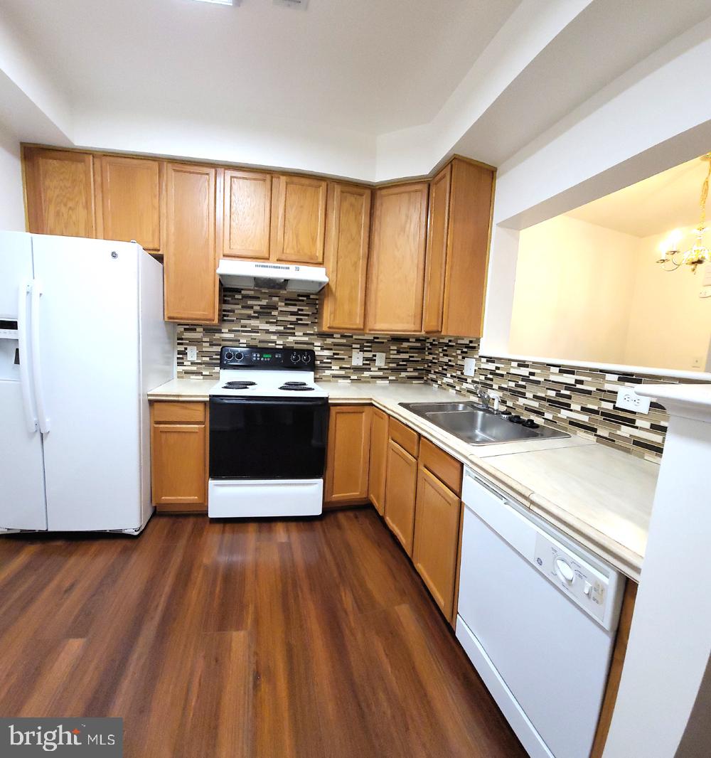 SEVEN OAKS - Residential Lease