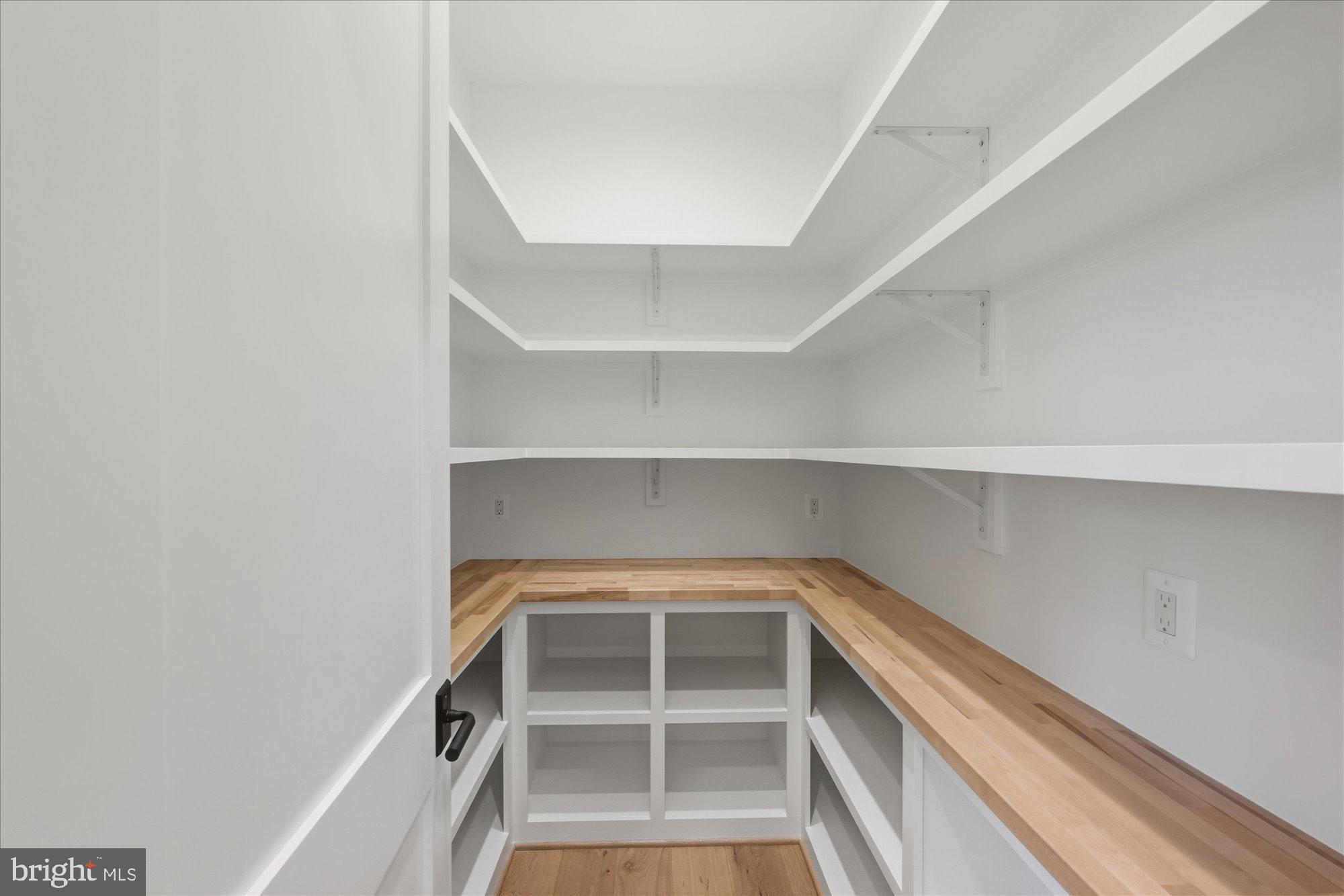 WAVERLY HILLS - Residential