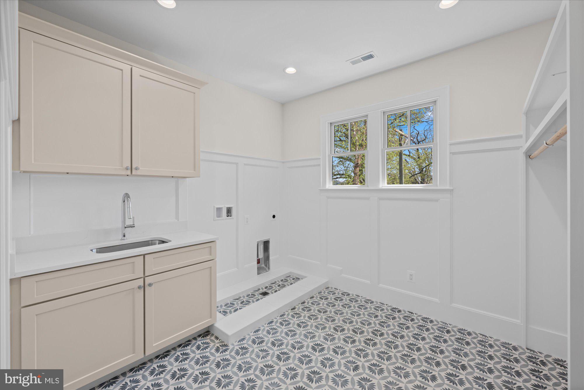 WAVERLY HILLS - Residential