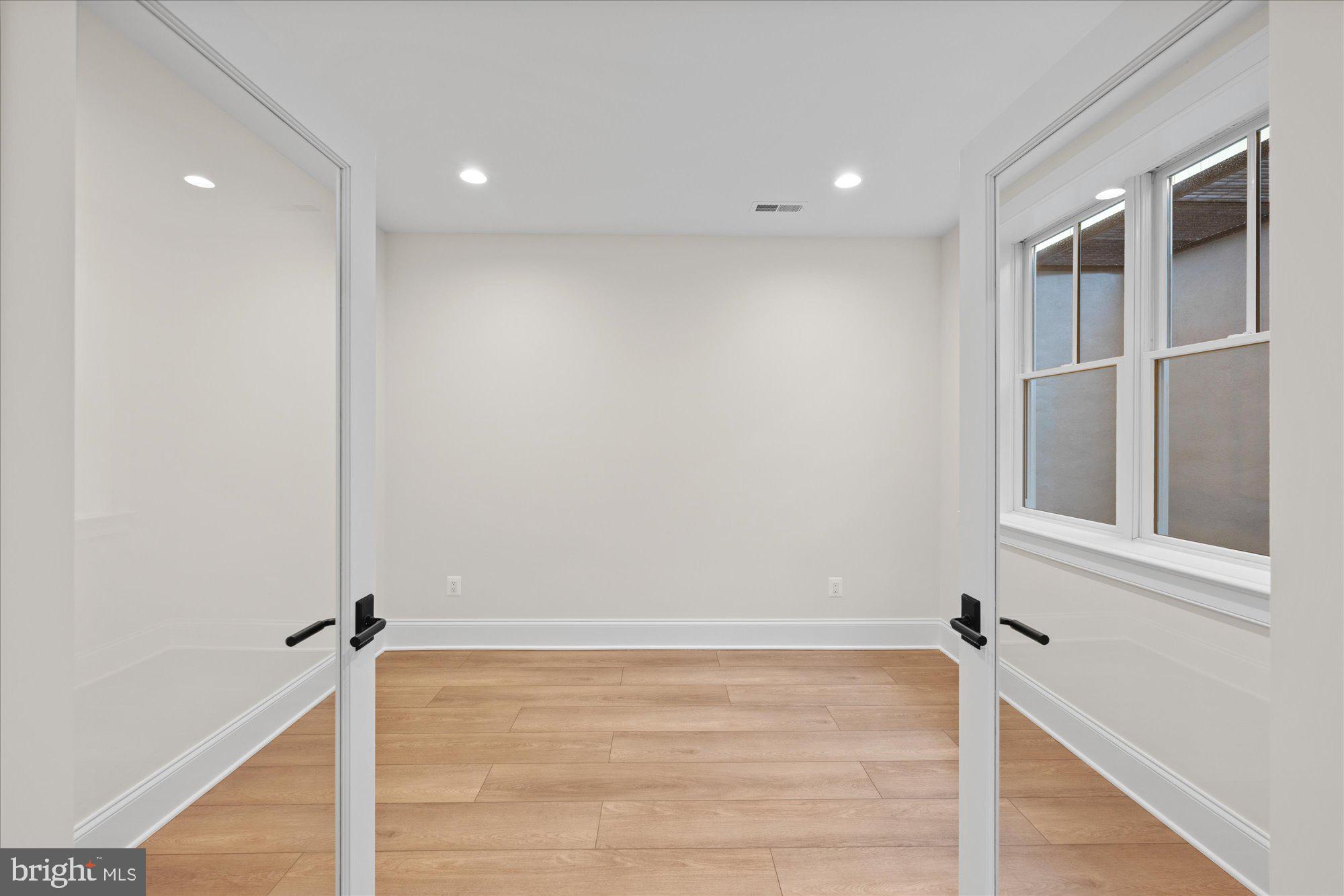 WAVERLY HILLS - Residential