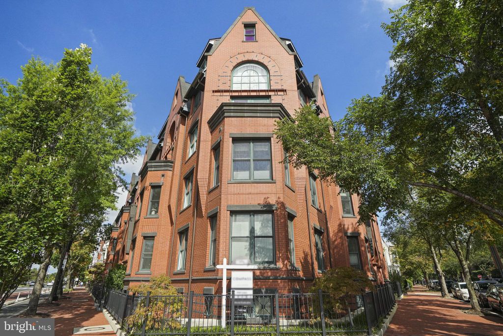 Photo of 1020 Pennsylvania Avenue SE #404, WASHINGTON, DC 20003 (MLS # DCDC2217322)