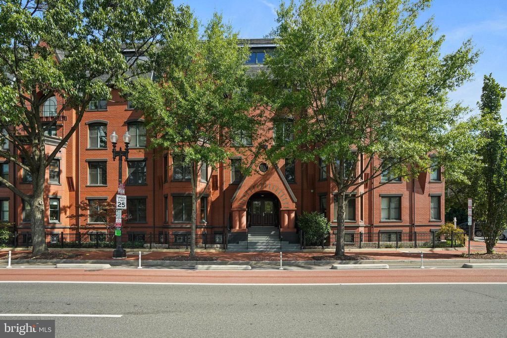 Photo of 1020 Pennsylvania Avenue SE #404, WASHINGTON, DC 20003 (MLS # DCDC2217322)