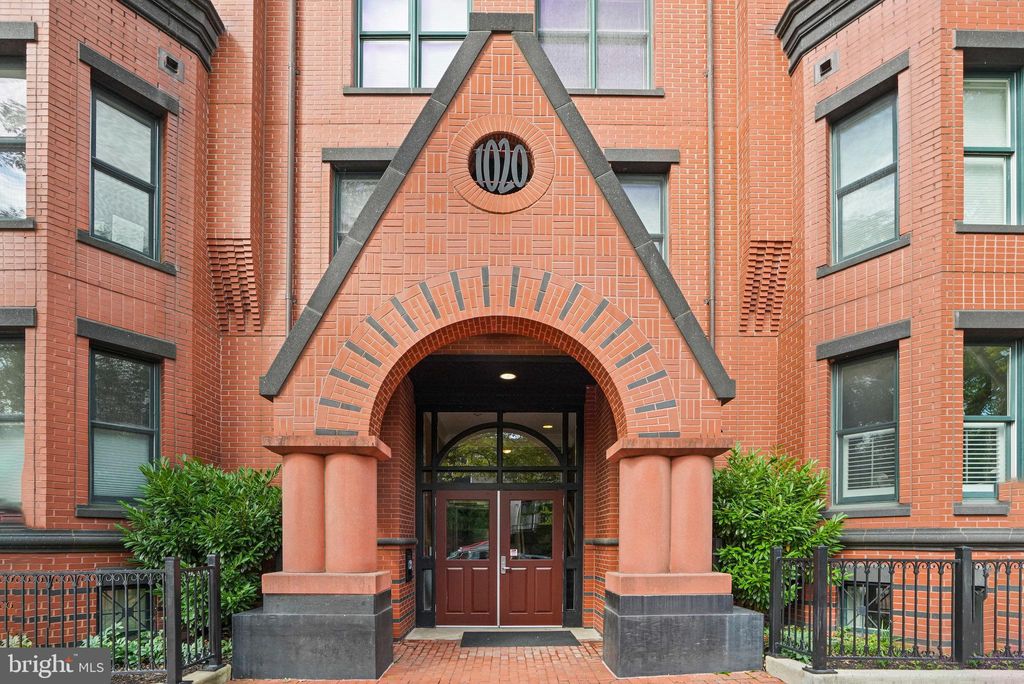 Photo of 1020 Pennsylvania Avenue SE #404, WASHINGTON, DC 20003 (MLS # DCDC2217322)