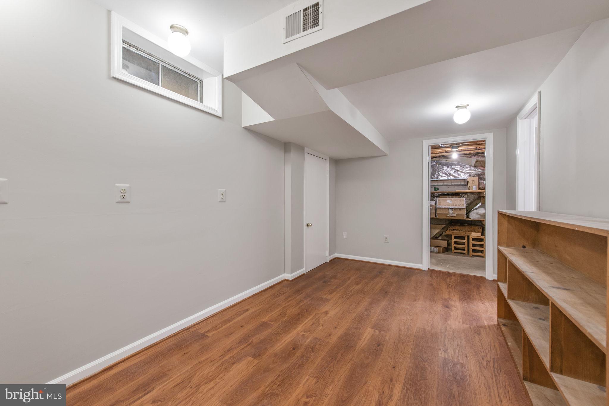 STRATFORD GLEN - Residential Lease