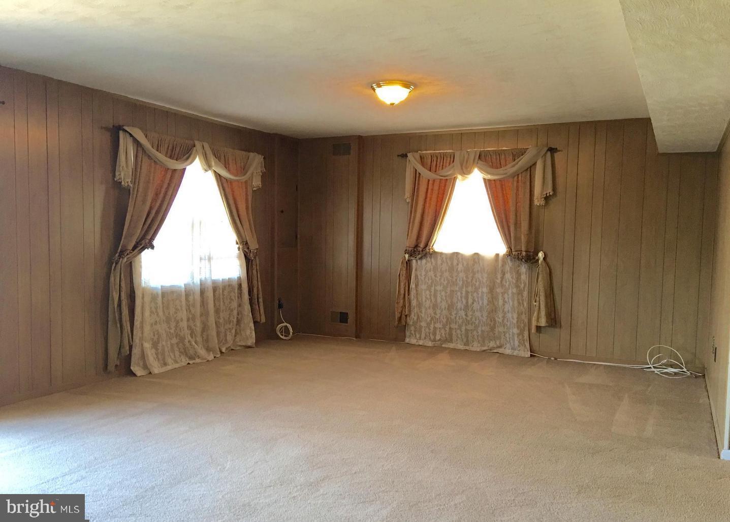 WILLIAMSBURG SQUARE - Residential Lease