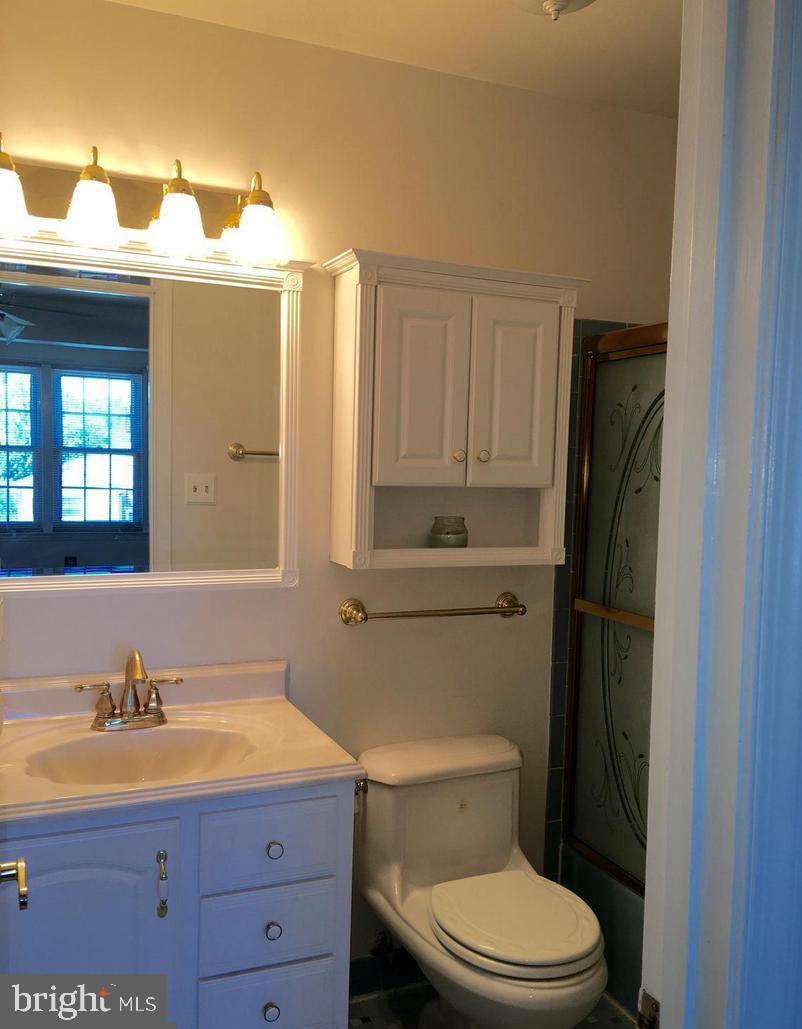 WILLIAMSBURG SQUARE - Residential Lease