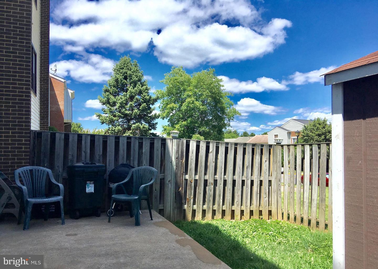 WILLIAMSBURG SQUARE - Residential Lease