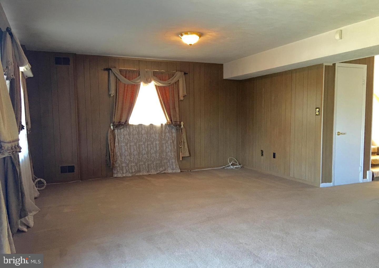 WILLIAMSBURG SQUARE - Residential Lease