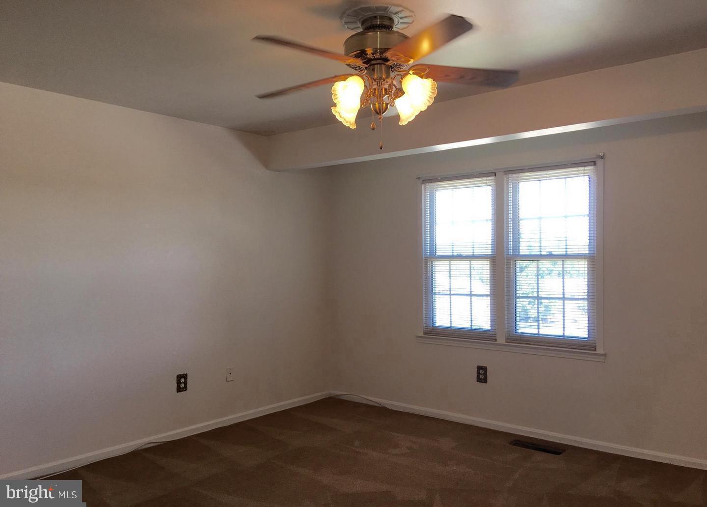 WILLIAMSBURG SQUARE - Residential Lease