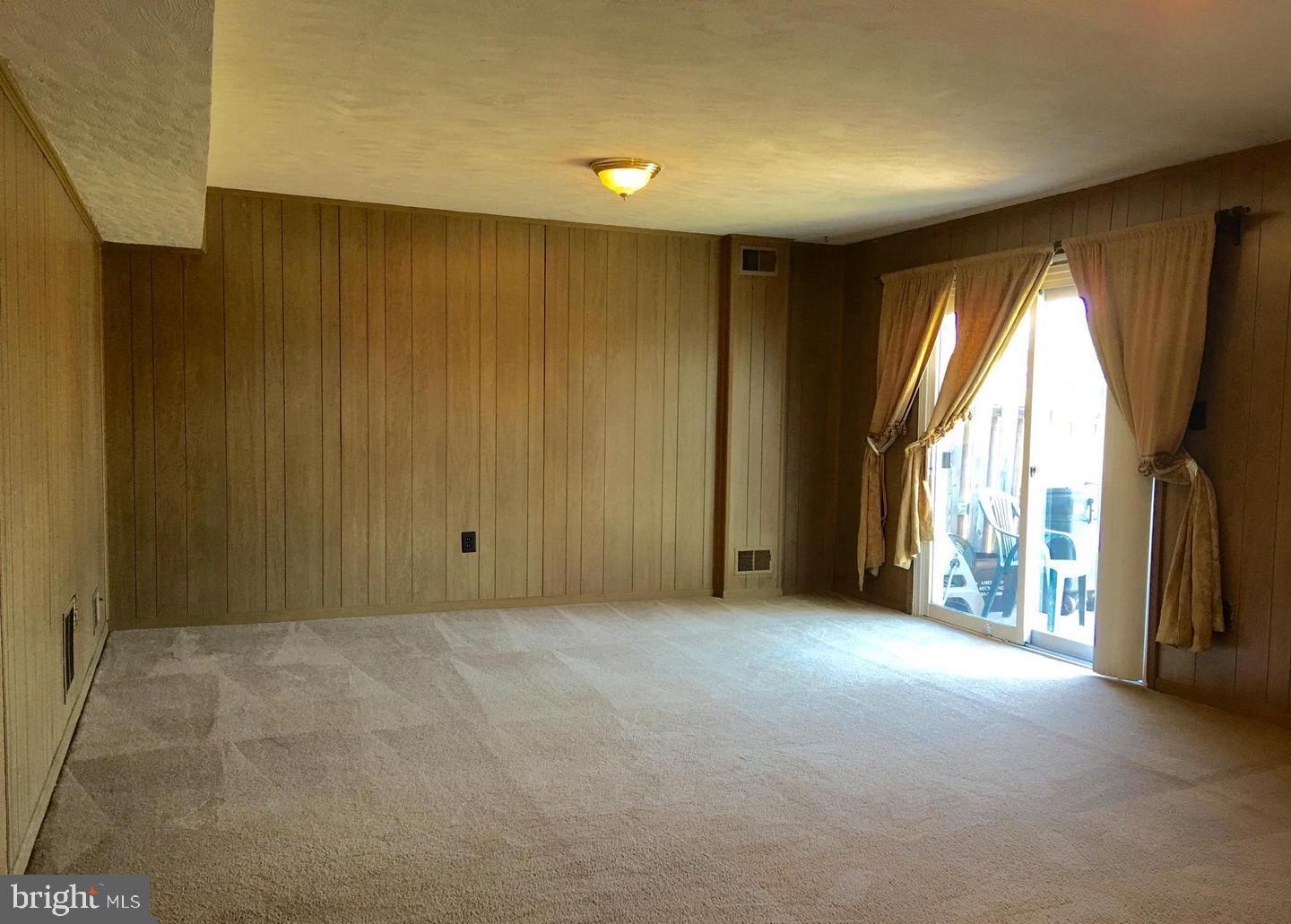 WILLIAMSBURG SQUARE - Residential Lease