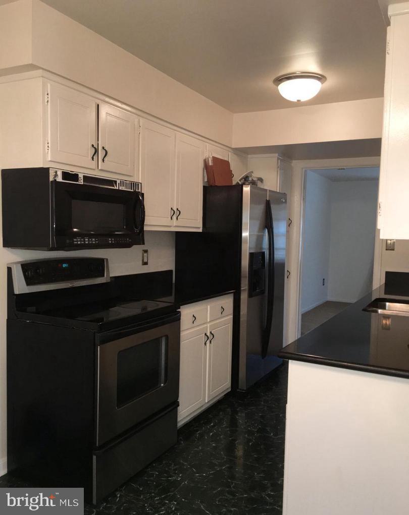 WILLIAMSBURG SQUARE - Residential Lease