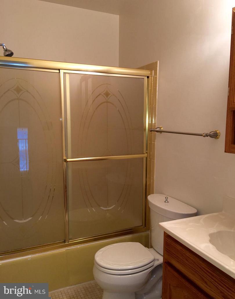 WILLIAMSBURG SQUARE - Residential Lease