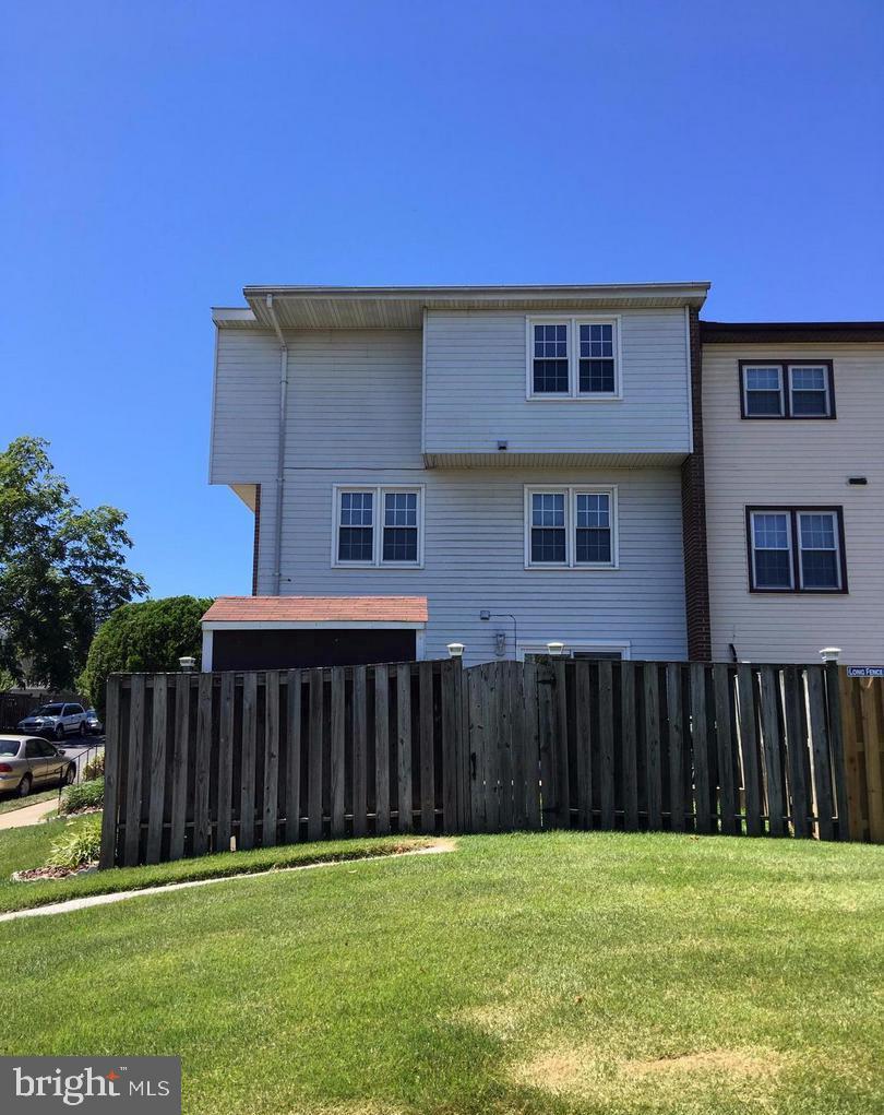 WILLIAMSBURG SQUARE - Residential Lease