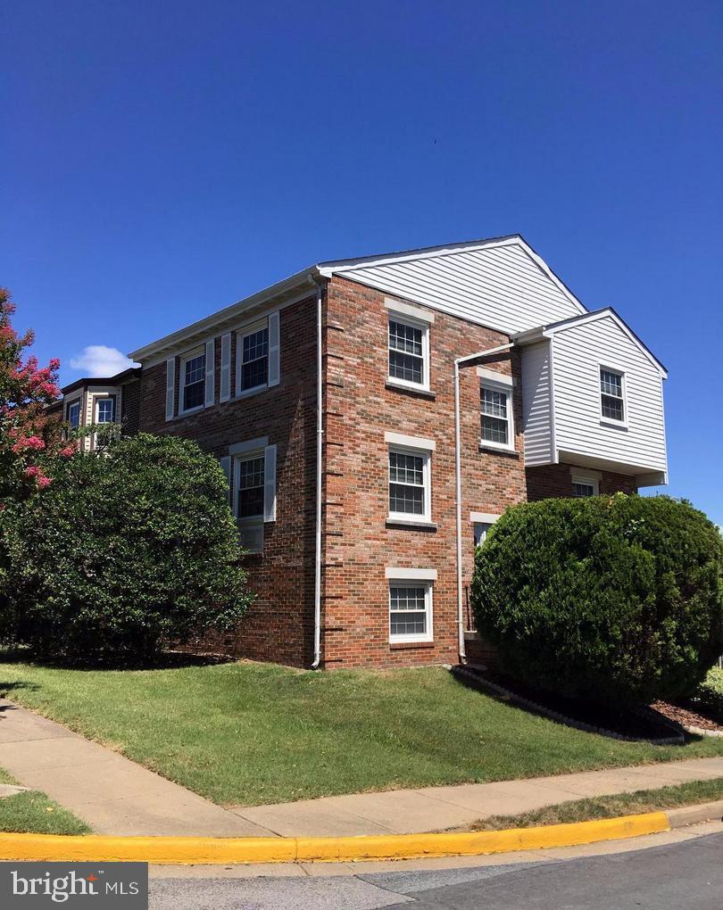 WILLIAMSBURG SQUARE - Residential Lease