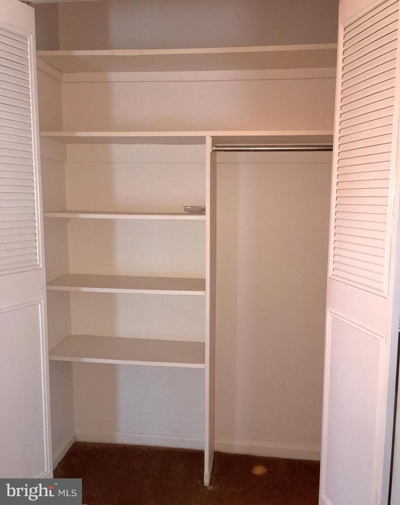 WILLIAMSBURG SQUARE - Residential Lease