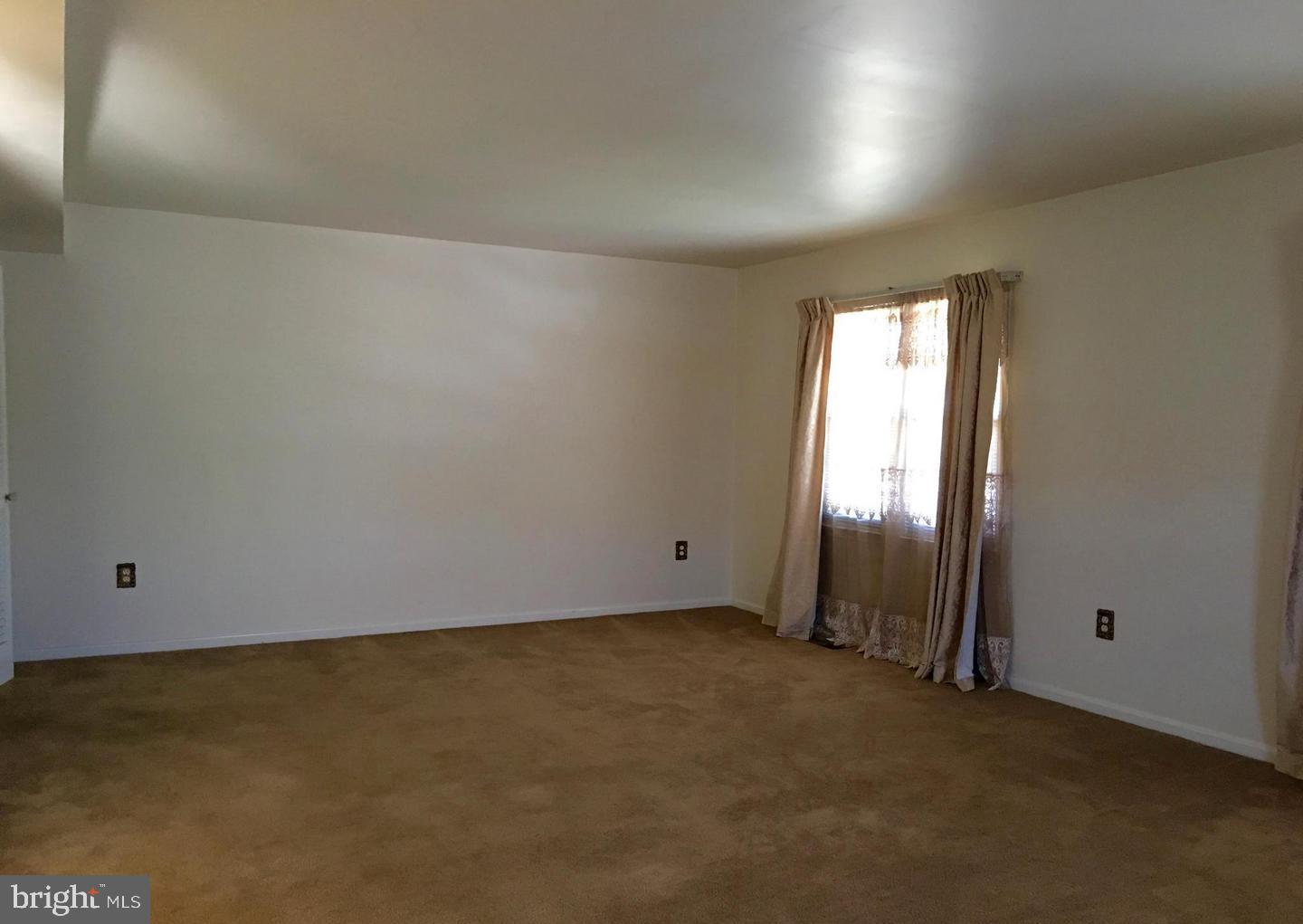 WILLIAMSBURG SQUARE - Residential Lease