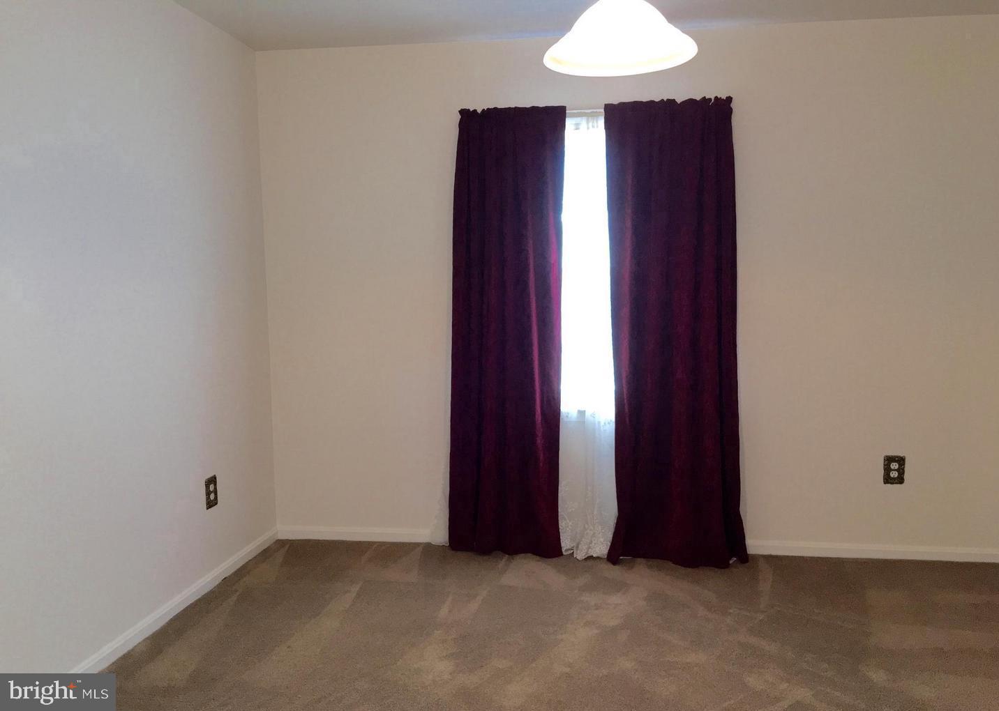 WILLIAMSBURG SQUARE - Residential Lease