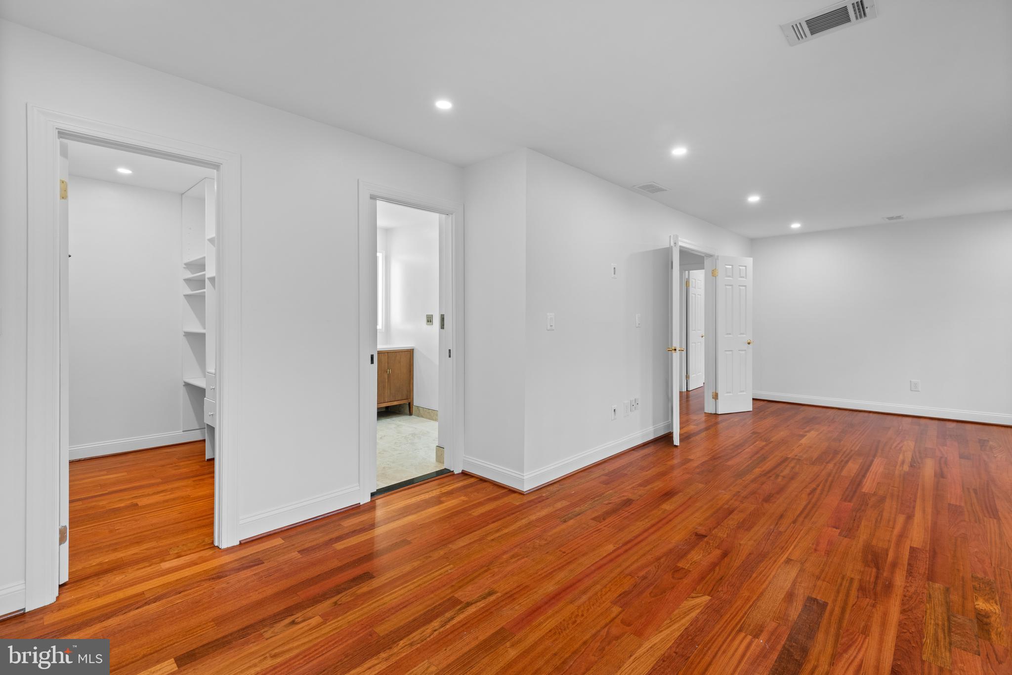 WOODACRES - Residential