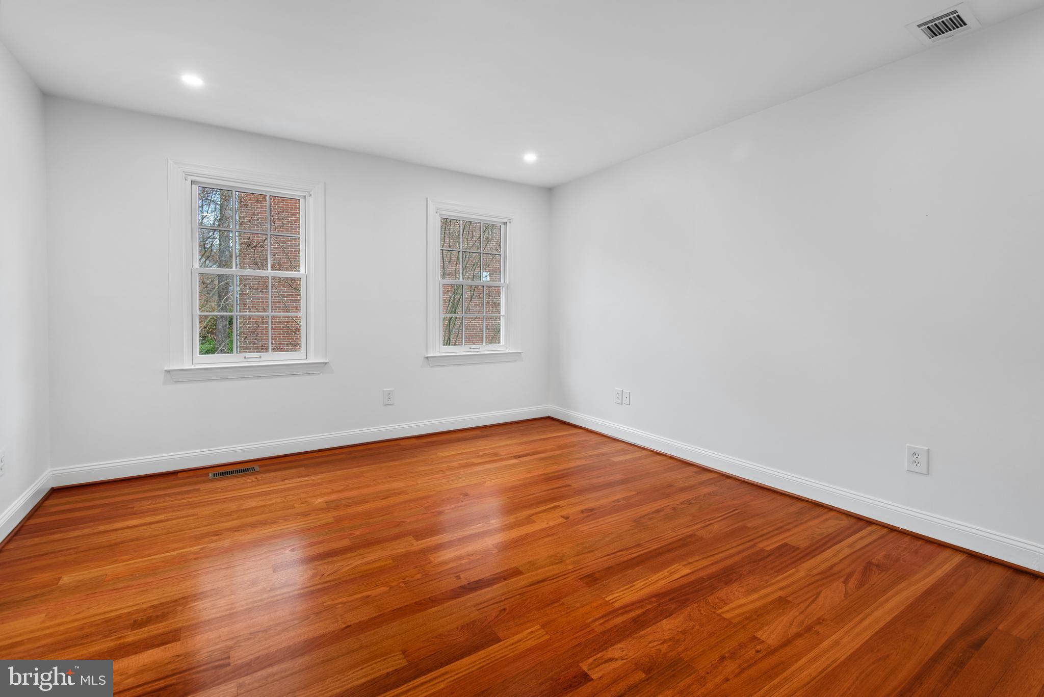 WOODACRES - Residential