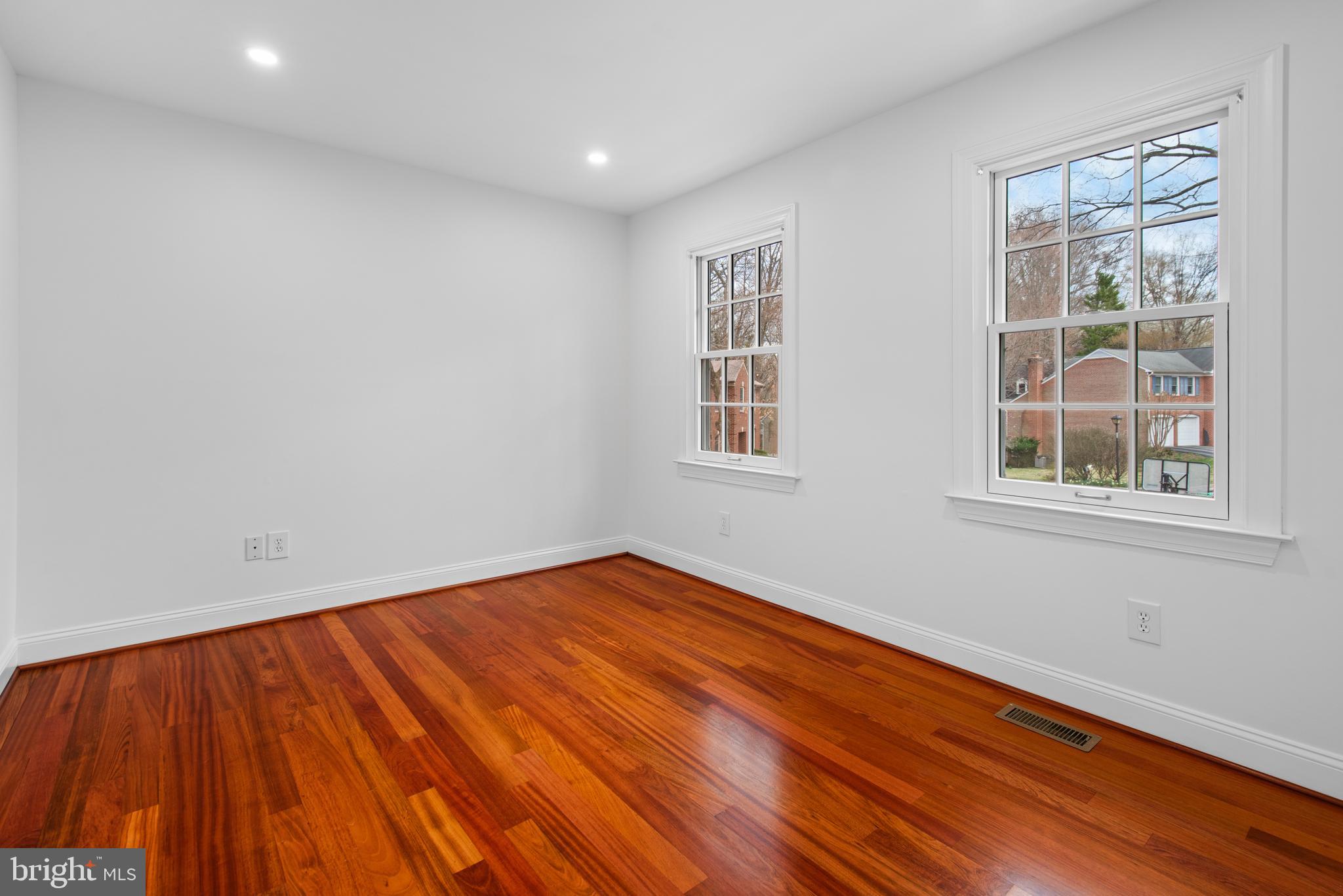 WOODACRES - Residential