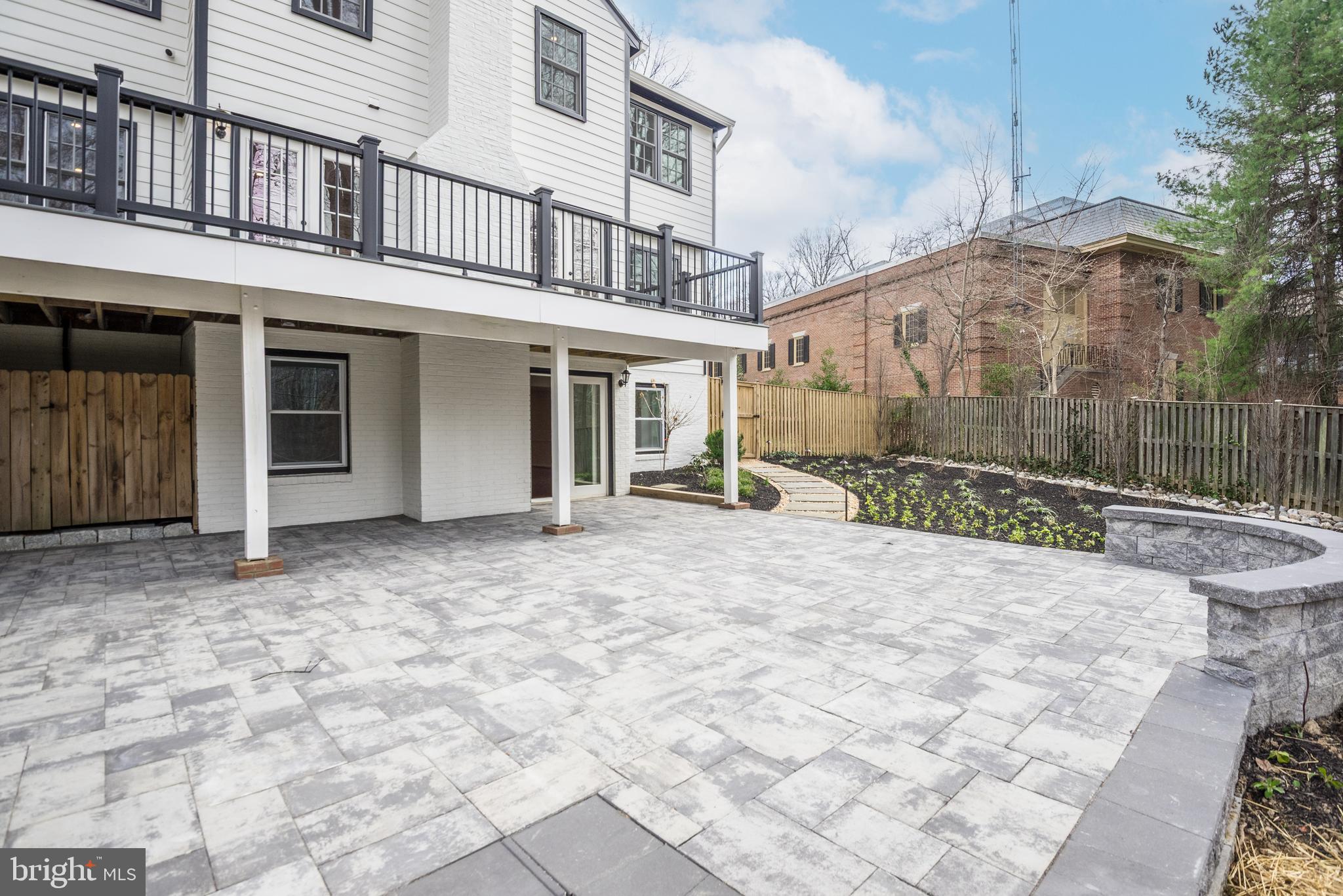 WOODACRES - Residential