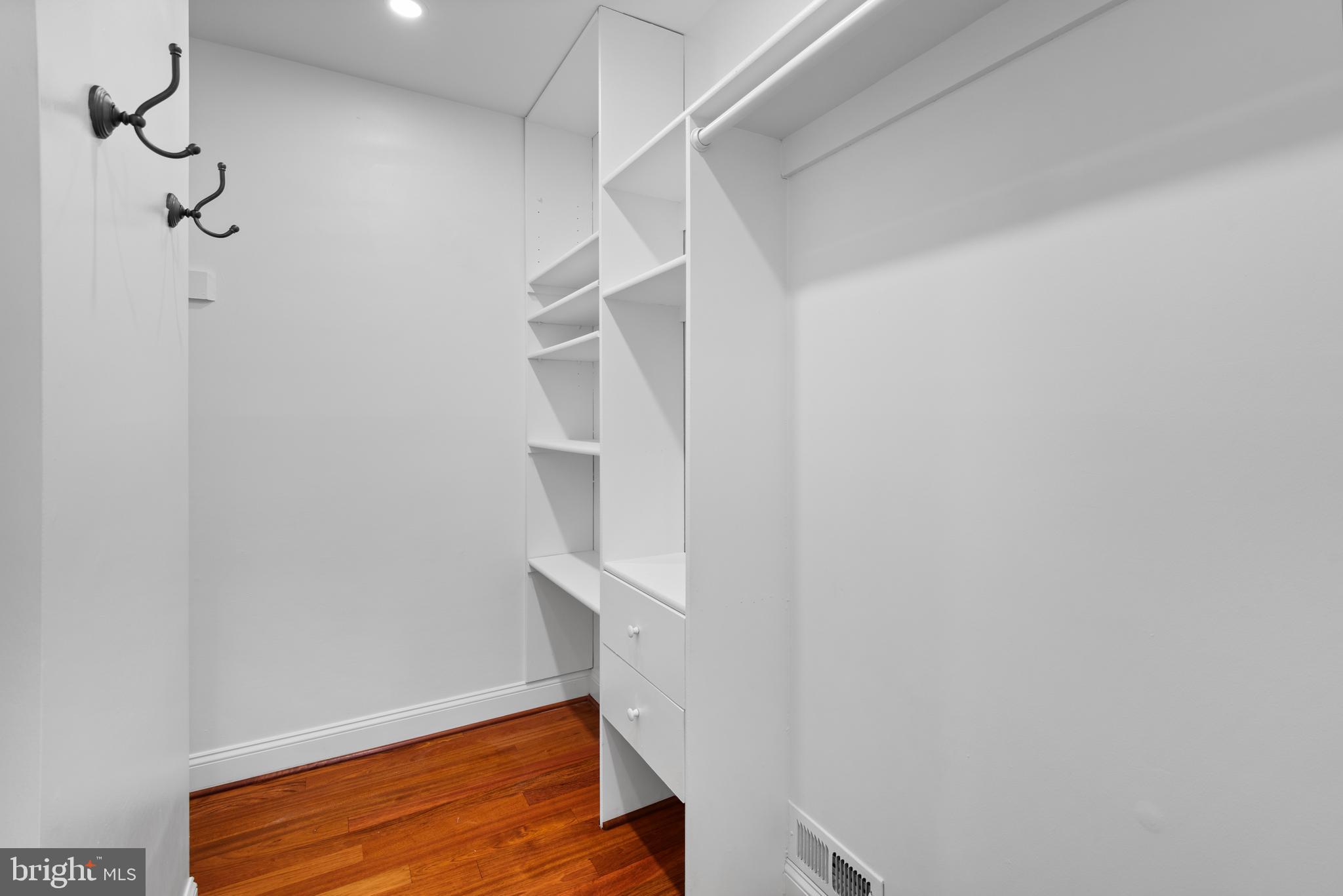 WOODACRES - Residential