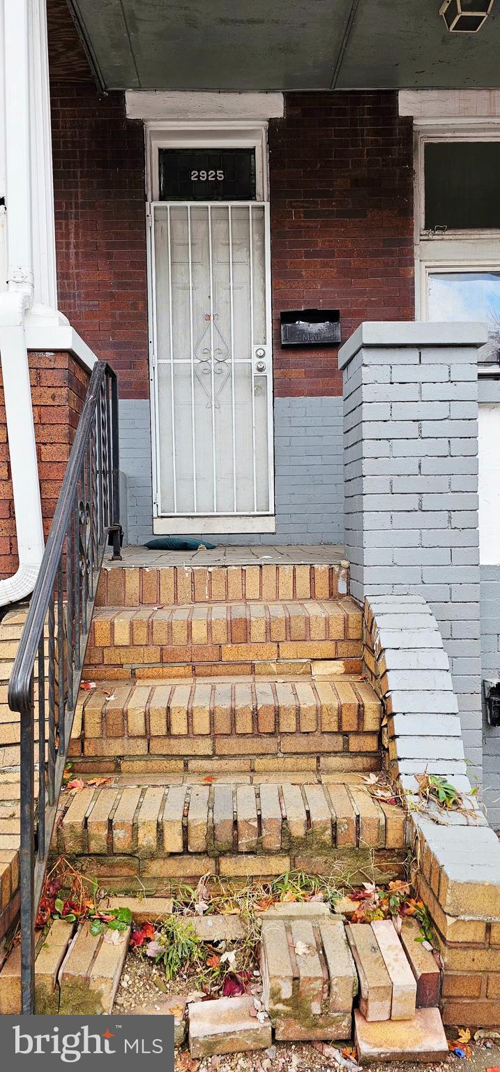 2925 E MADISON STREET