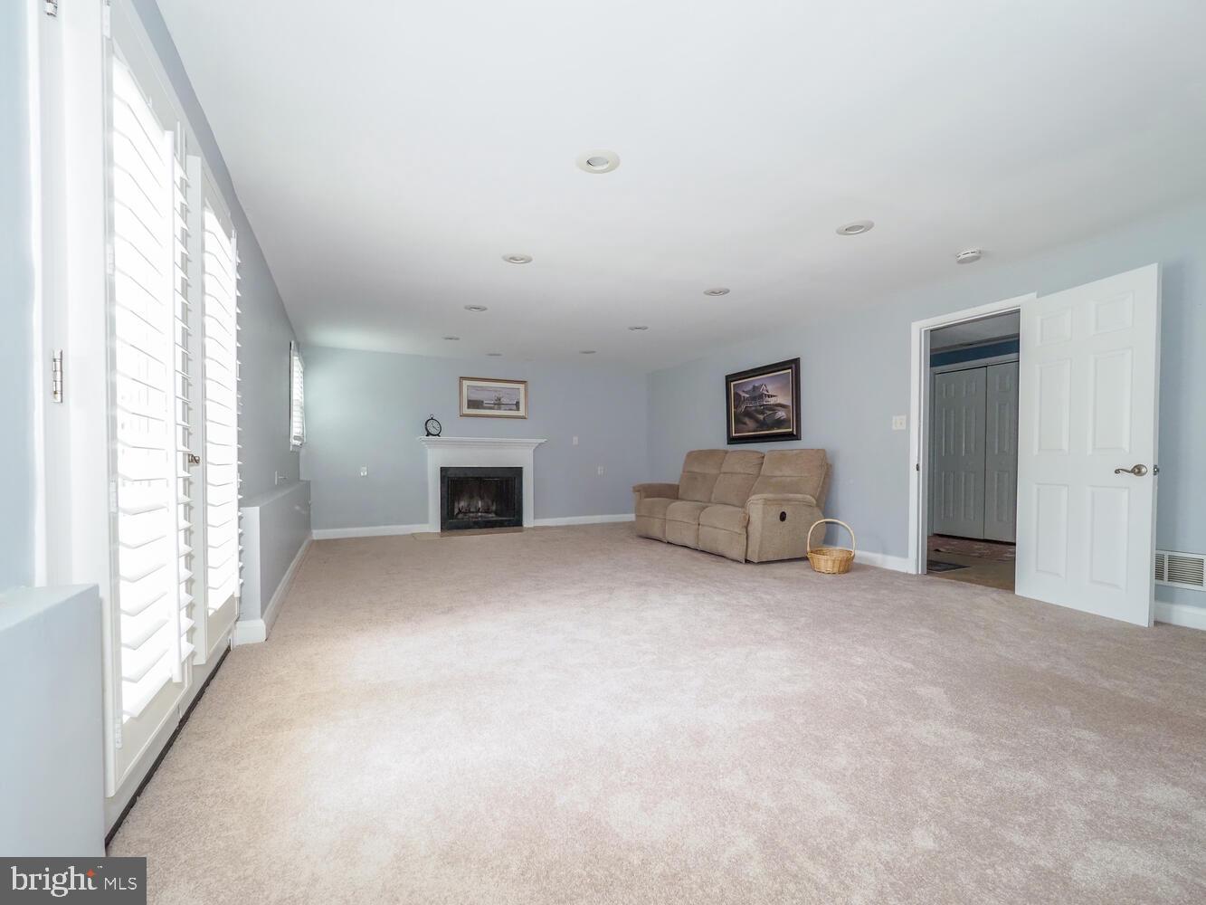 823 KELLOGG ROAD