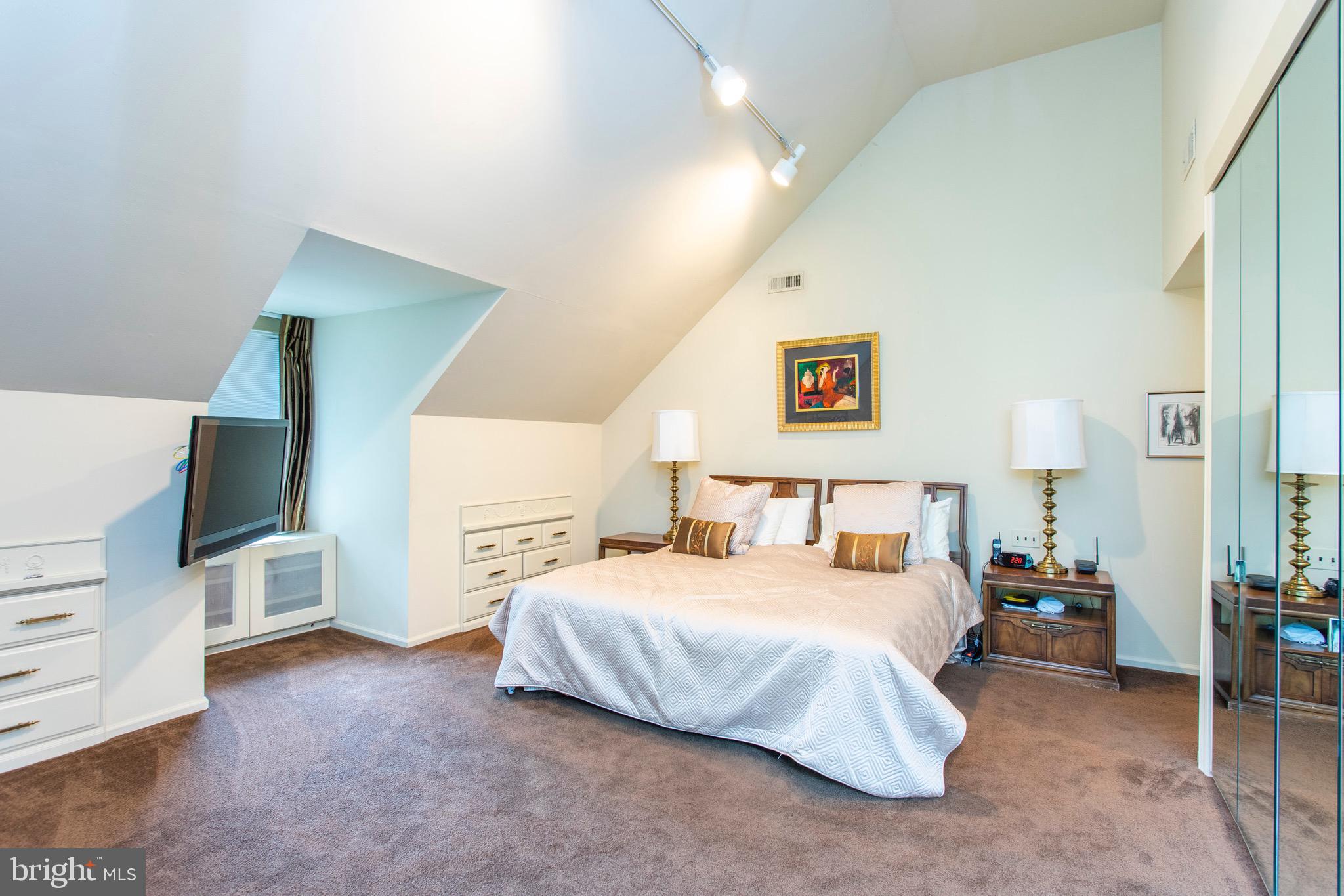 BRYN MAWR - Residential