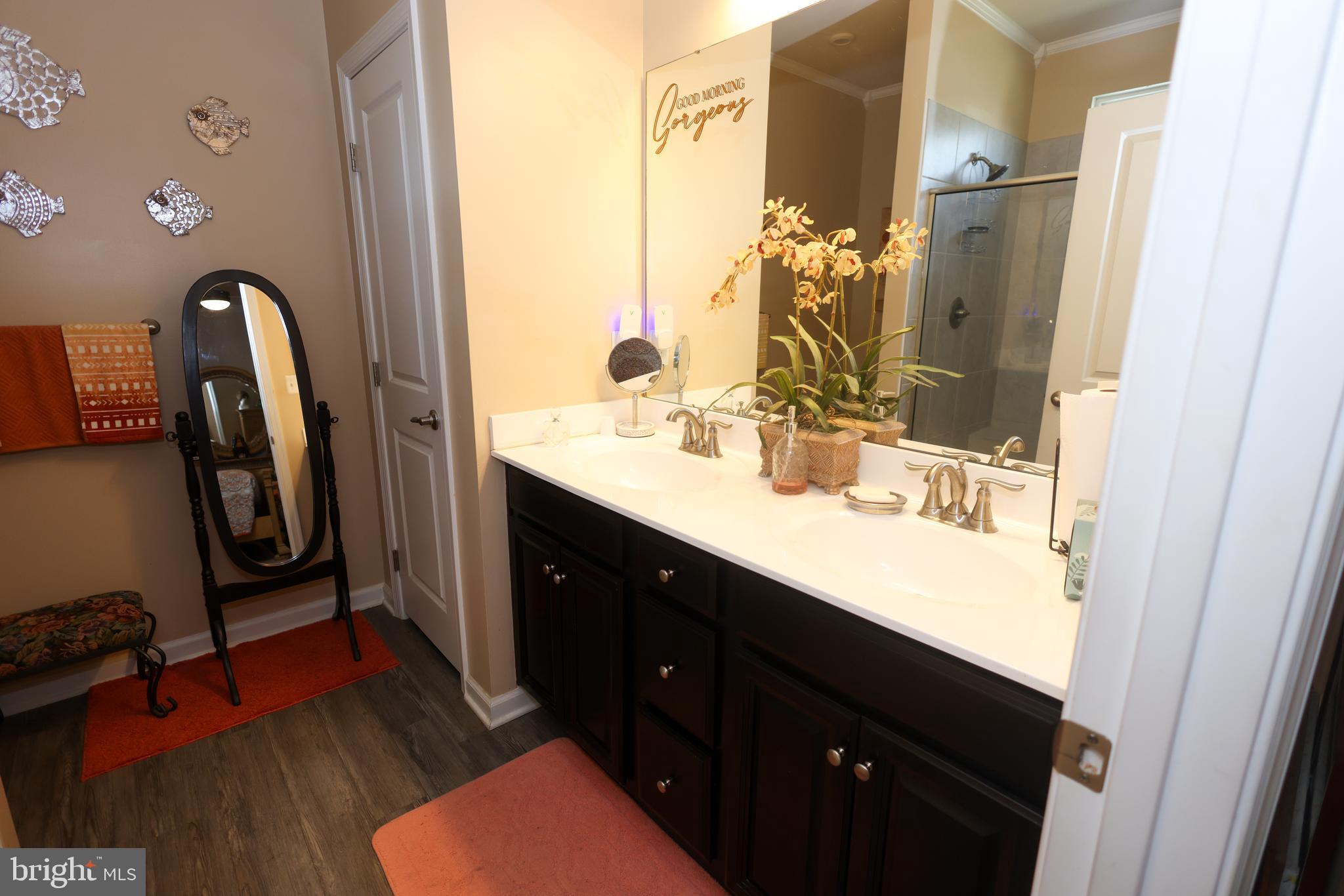 WESTCHESTER SQUARE - Residential